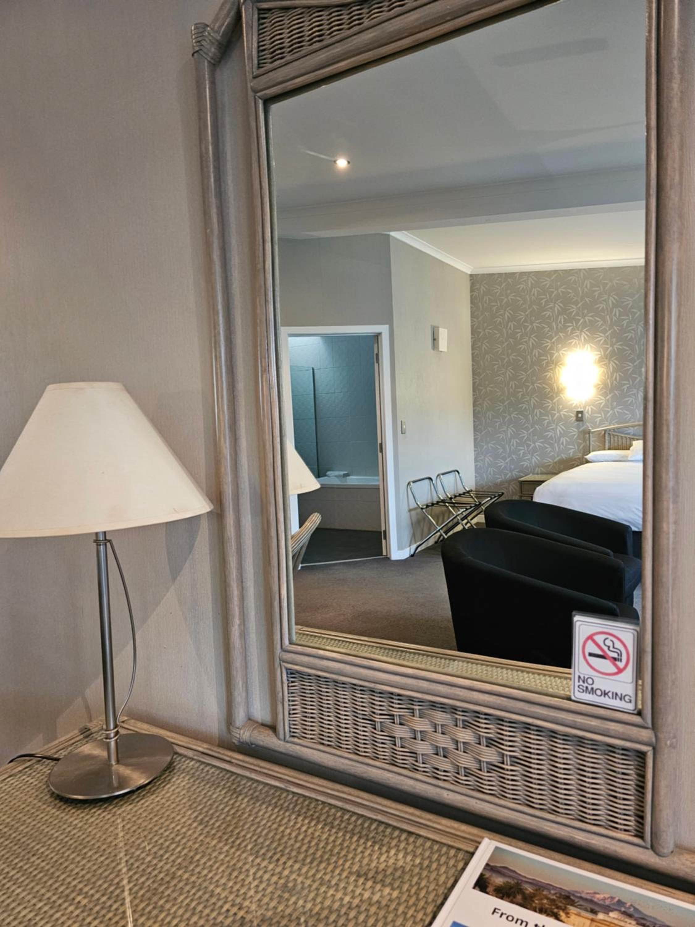 Deluxe Suite with Spa Bath - Photo 4