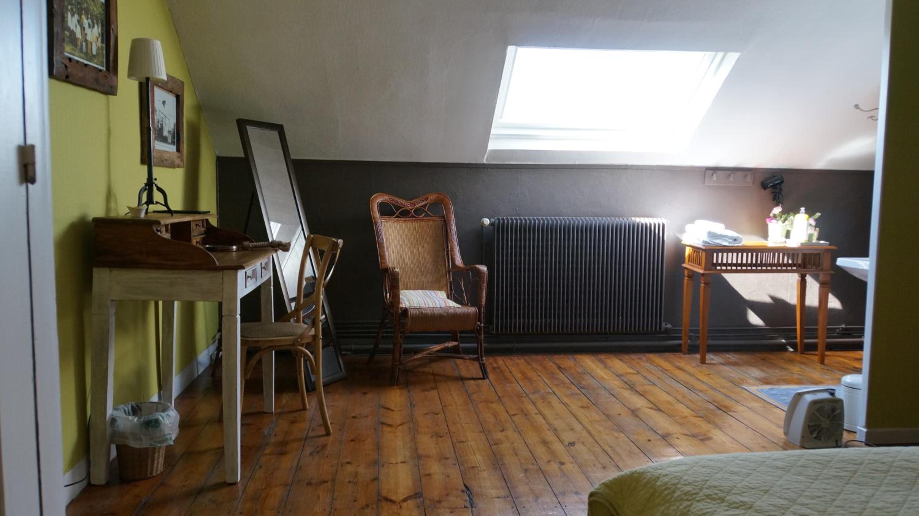Budget Double Room - Photo 5