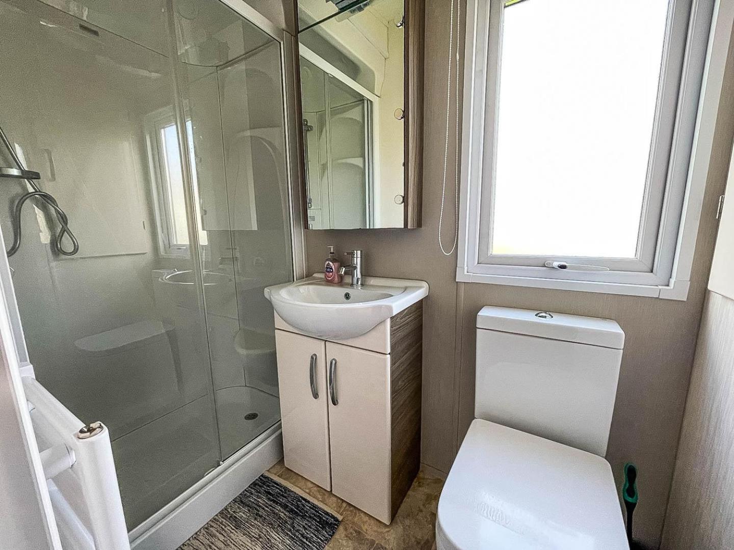 Mobile Home photo 3