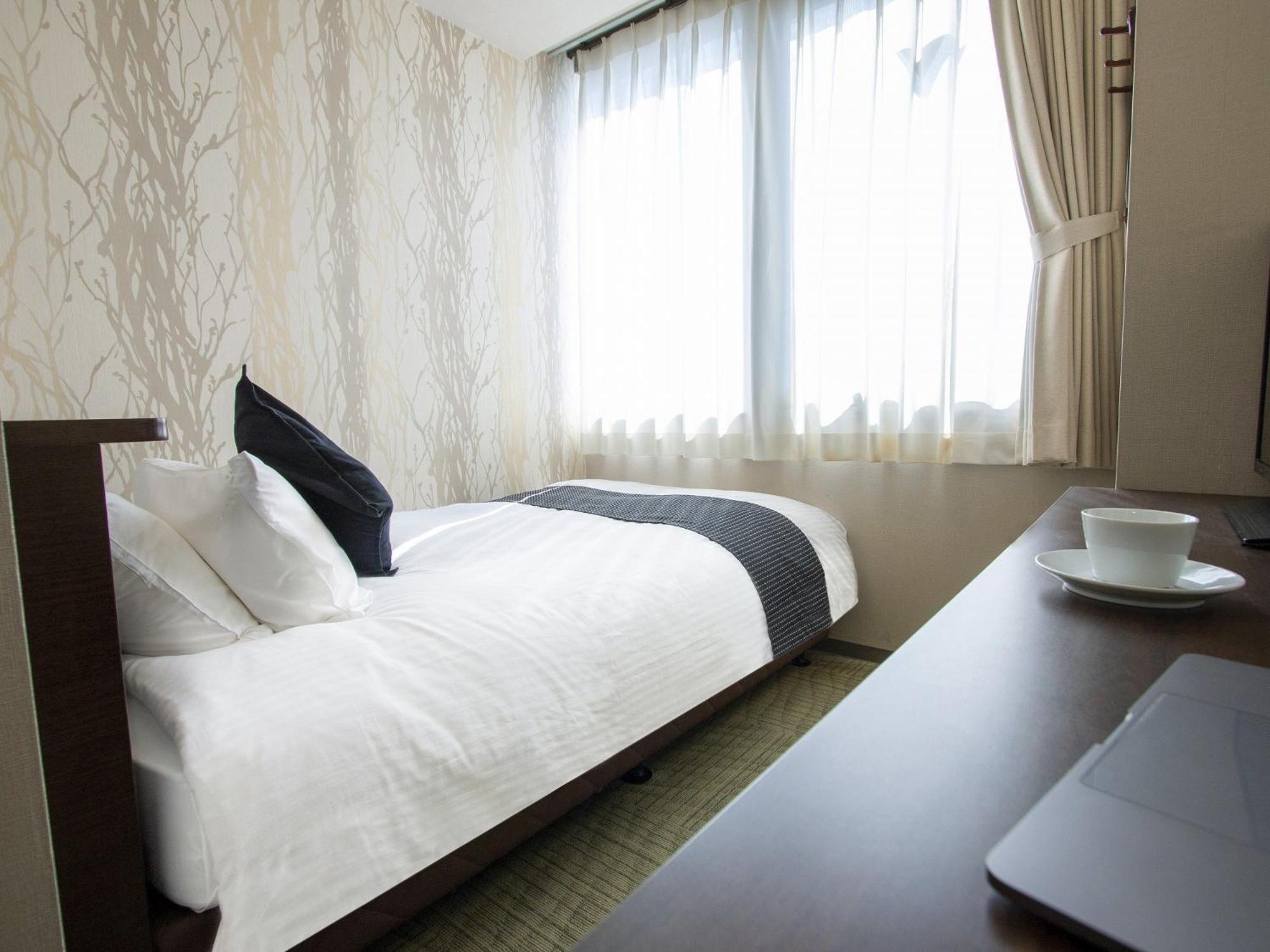 Double Room with Small Double Bed - Smoking (E-Cigarettes Only) - Photo 1