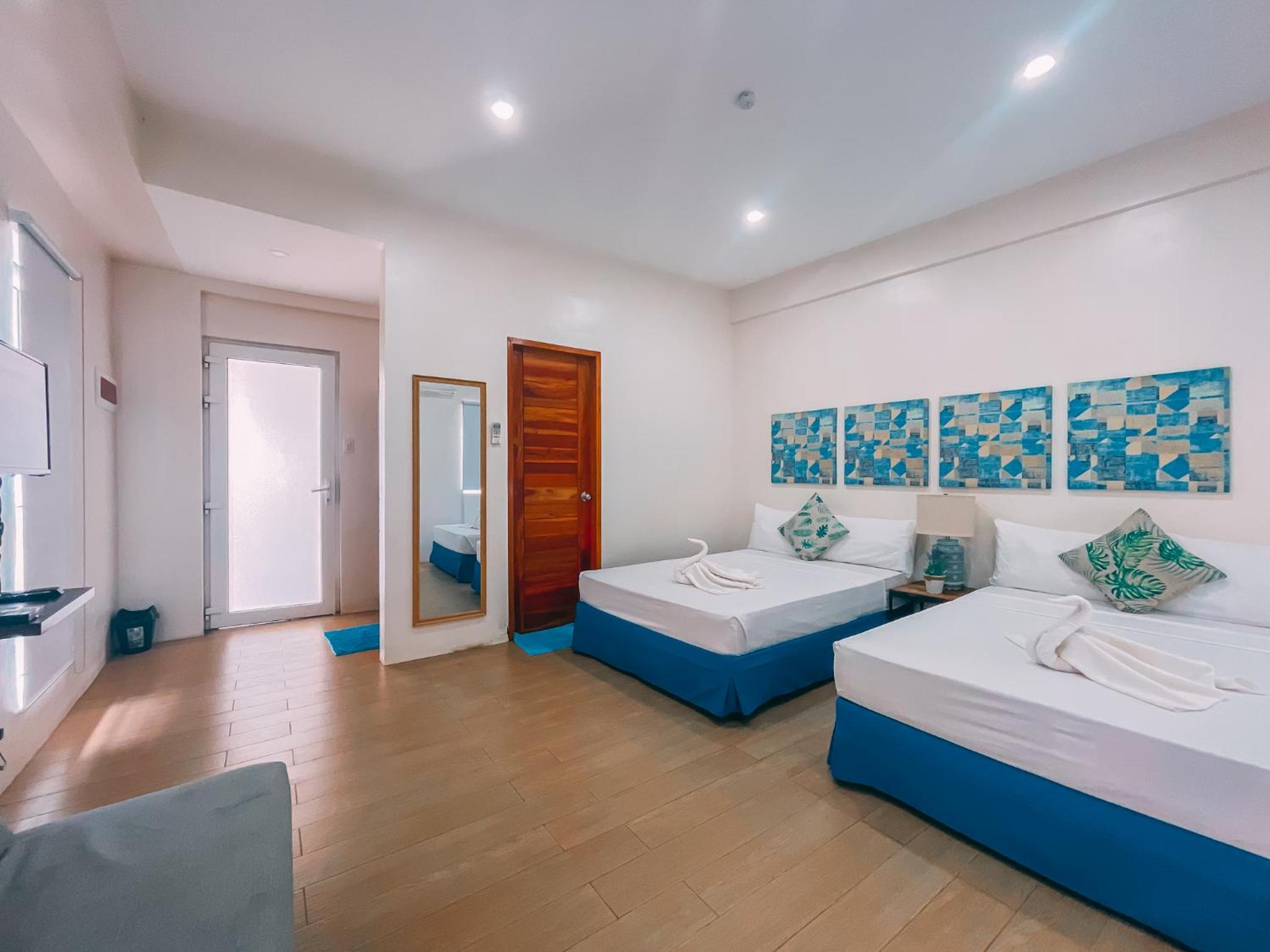 Family Room with Pool View photo 3
