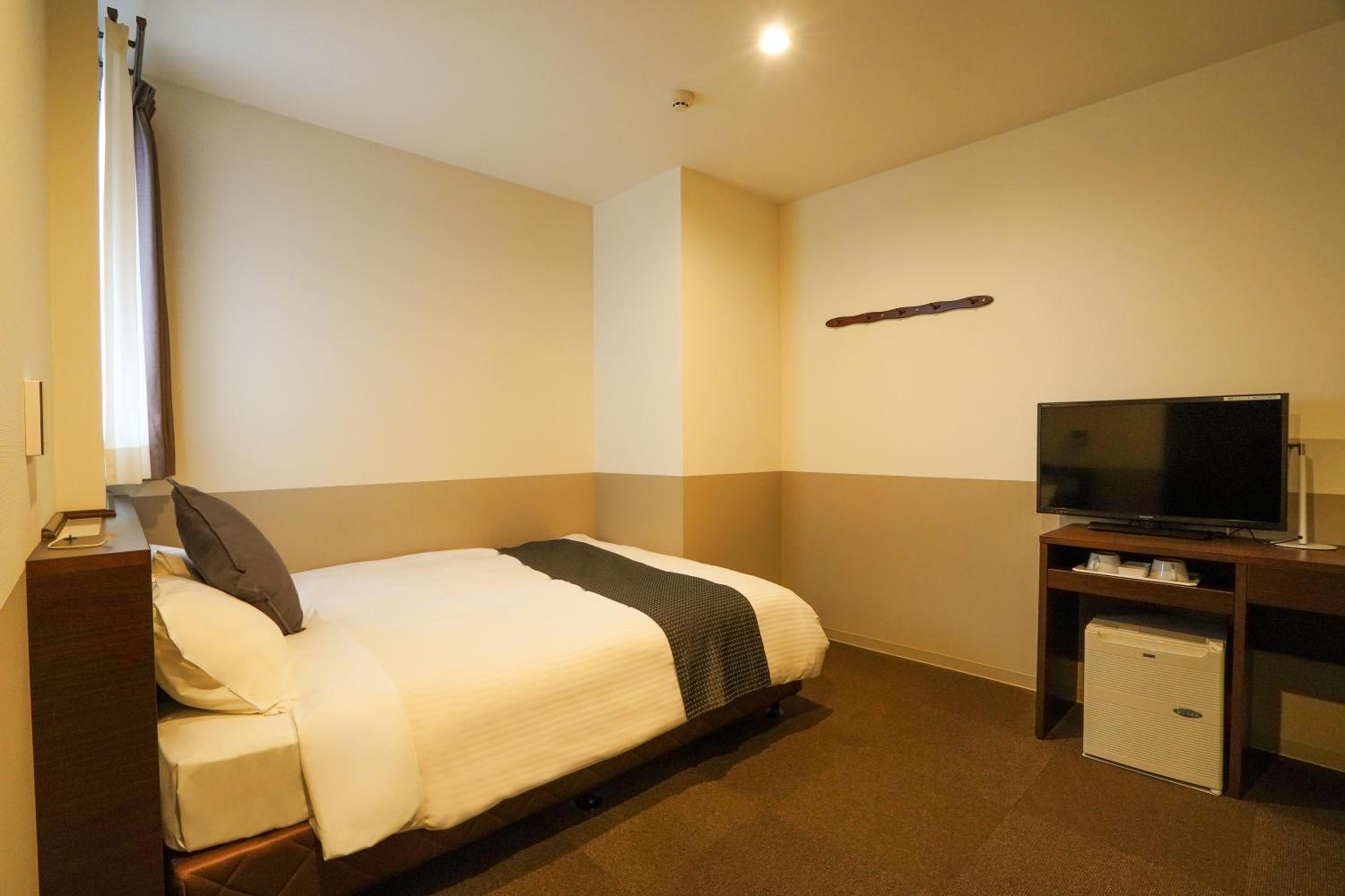 Double Room - Smoking (E-Cigarettes Only) - Photo 6
