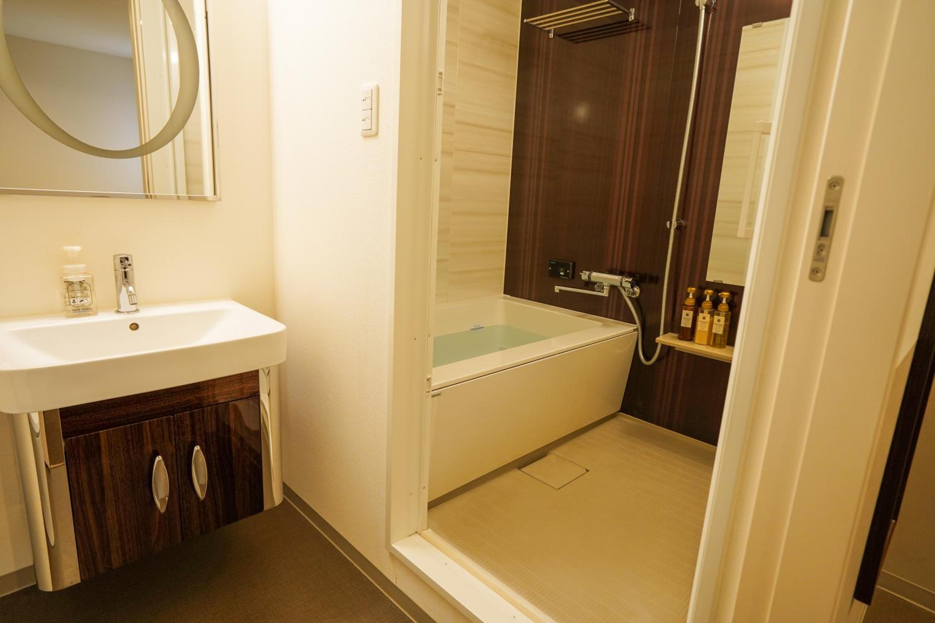 Double Room - Smoking (E-Cigarettes Only) - Photo 7