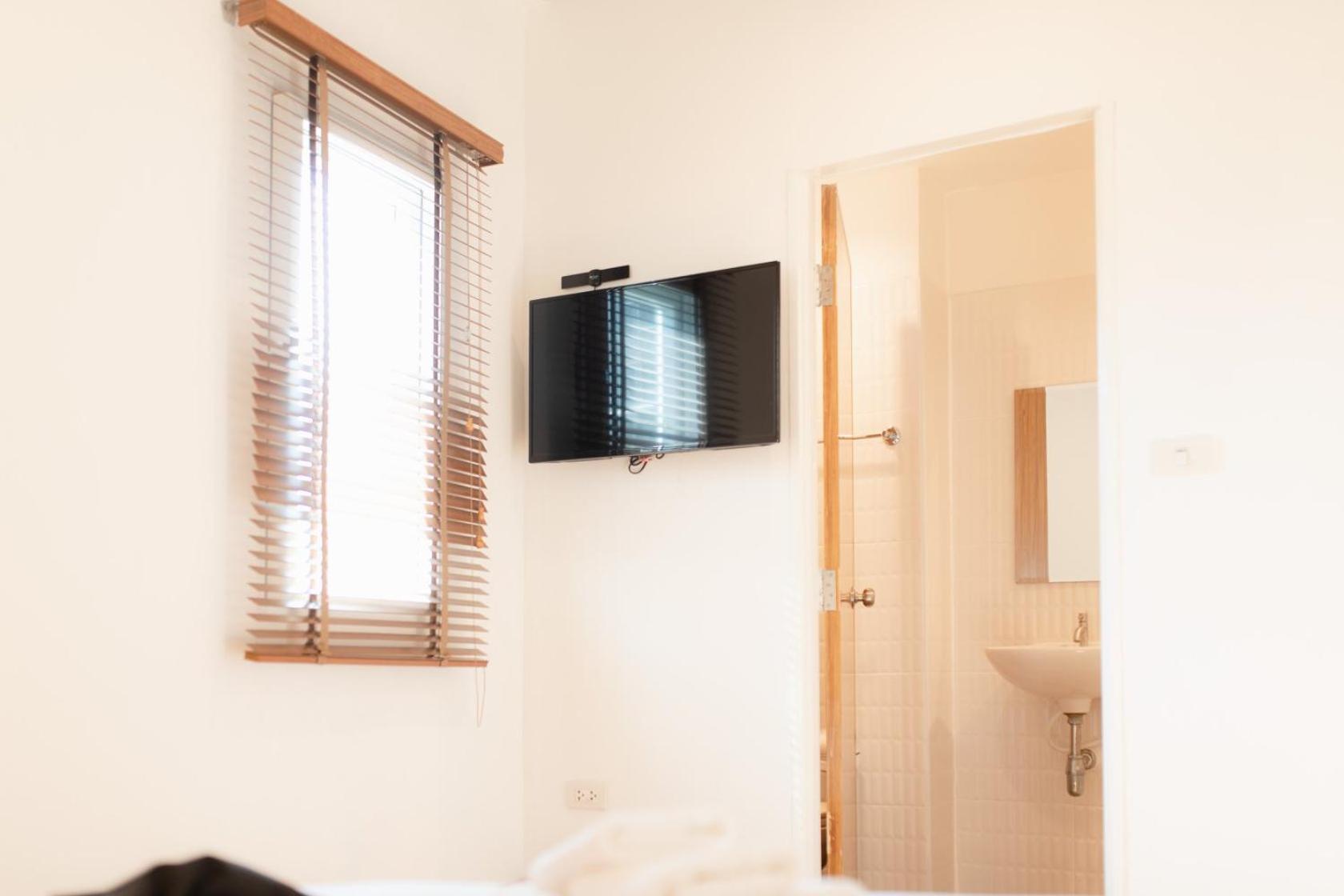 Superior Queen Room with Private Bathroom photo 3