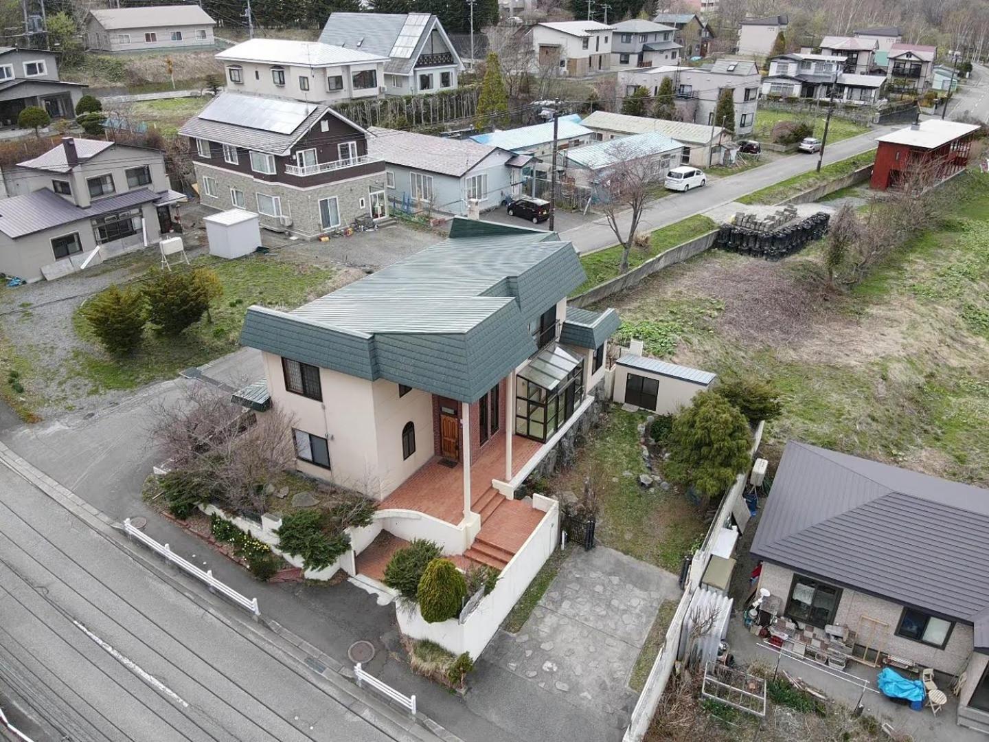 Three-Bedroom House - Photo 2
