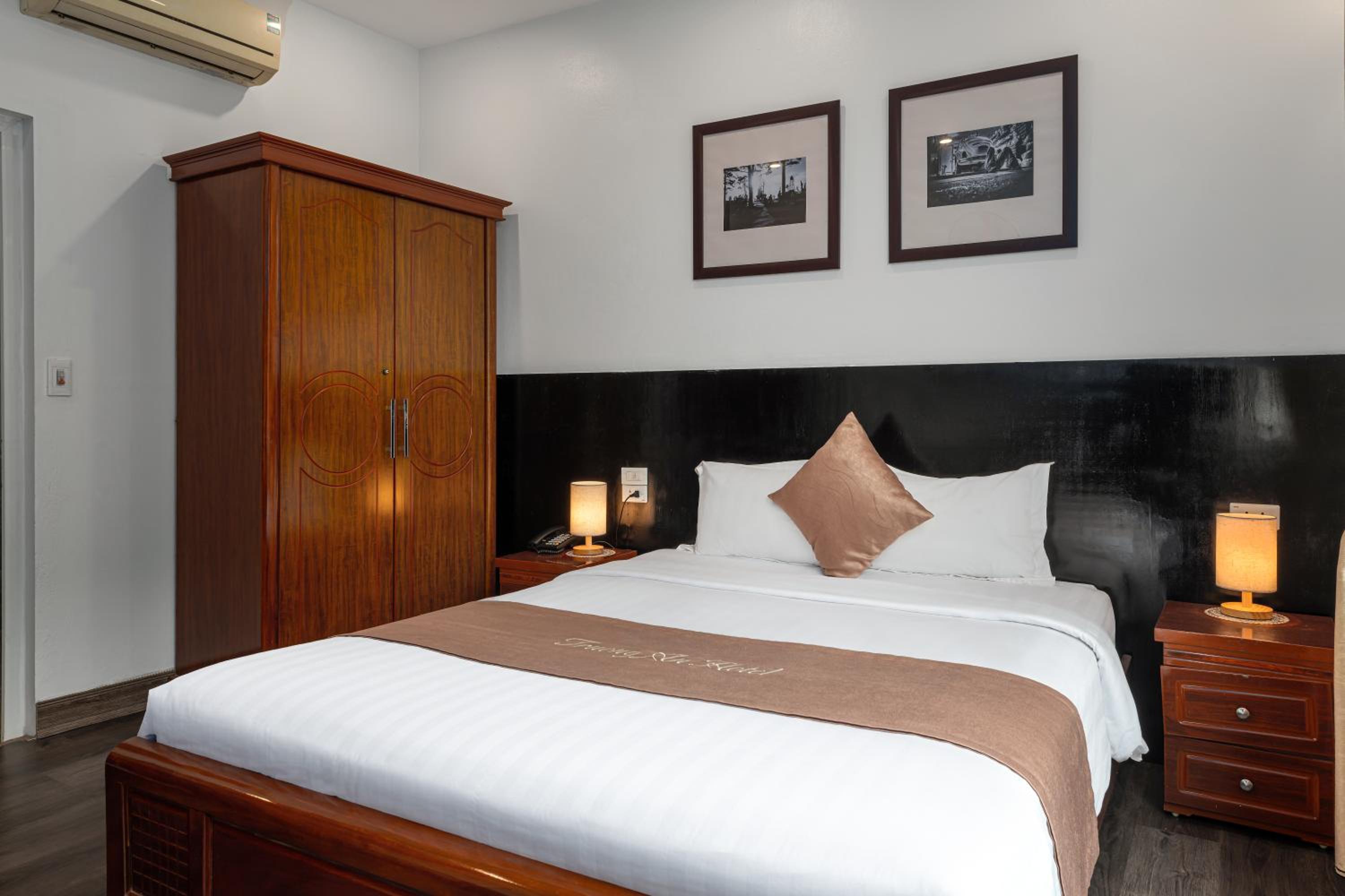 Deluxe King Room photo 3