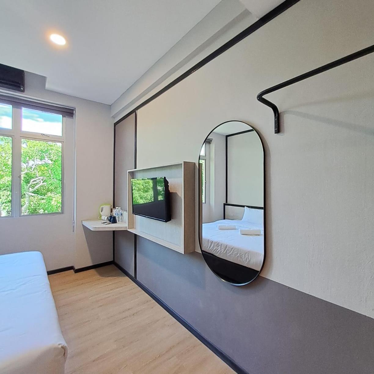 Deluxe King Room - Photo 5