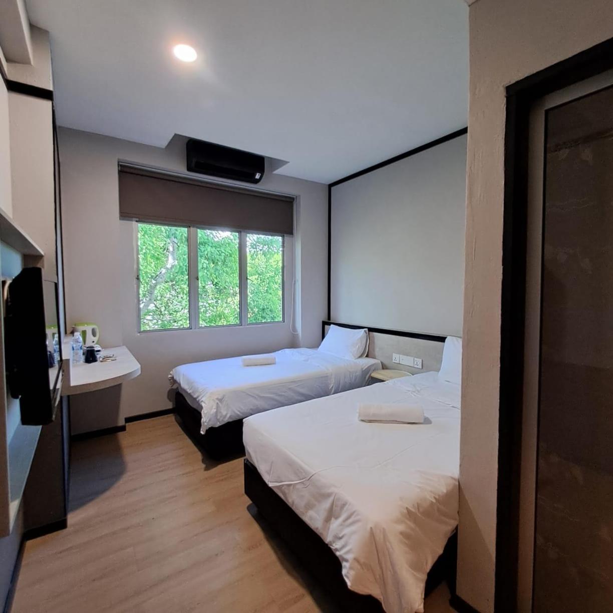 Deluxe Twin Room - Photo 2