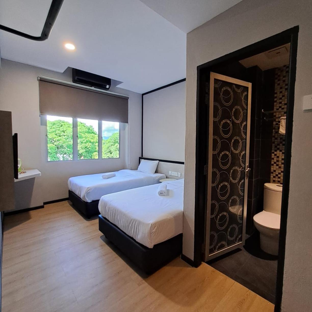 Deluxe Twin Room - Photo 6