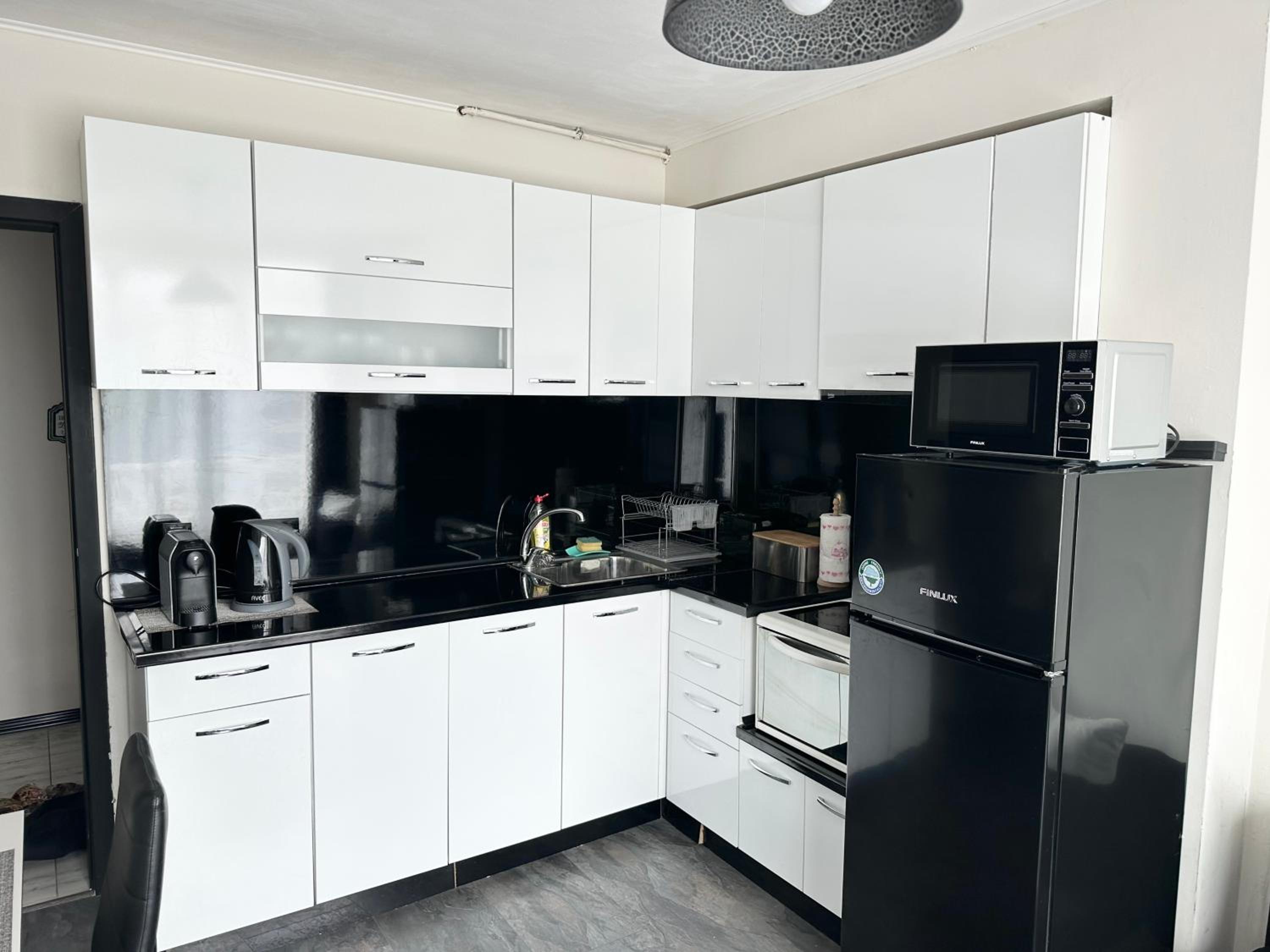 One-Bedroom Apartment - Photo 4