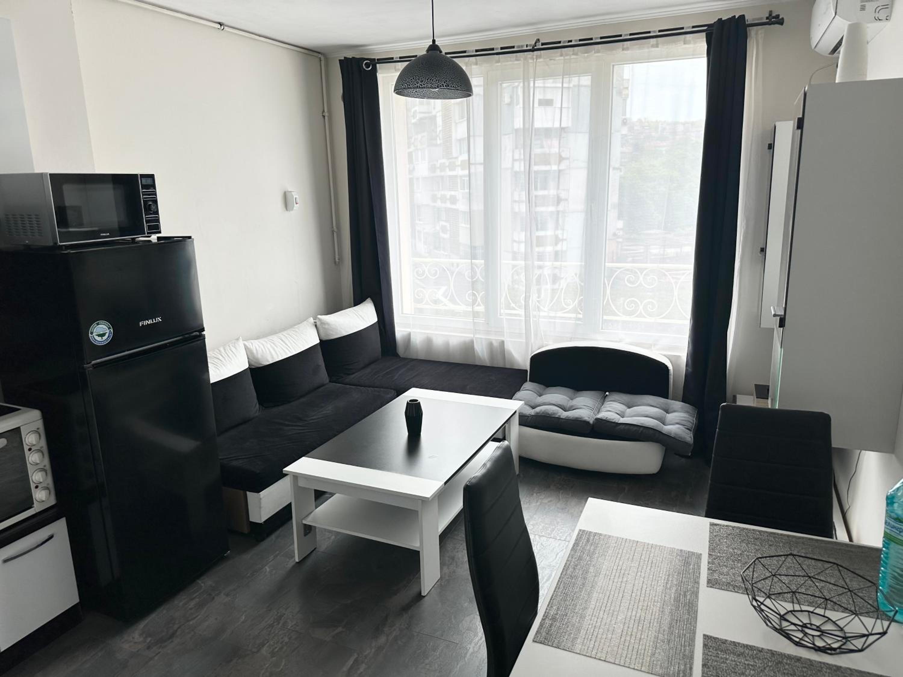 One-Bedroom Apartment - Photo 1