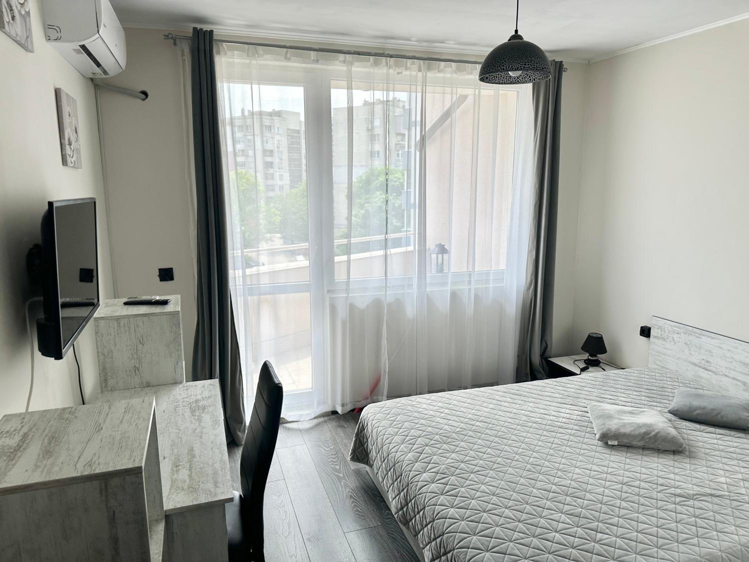 One-Bedroom Apartment - Photo 6