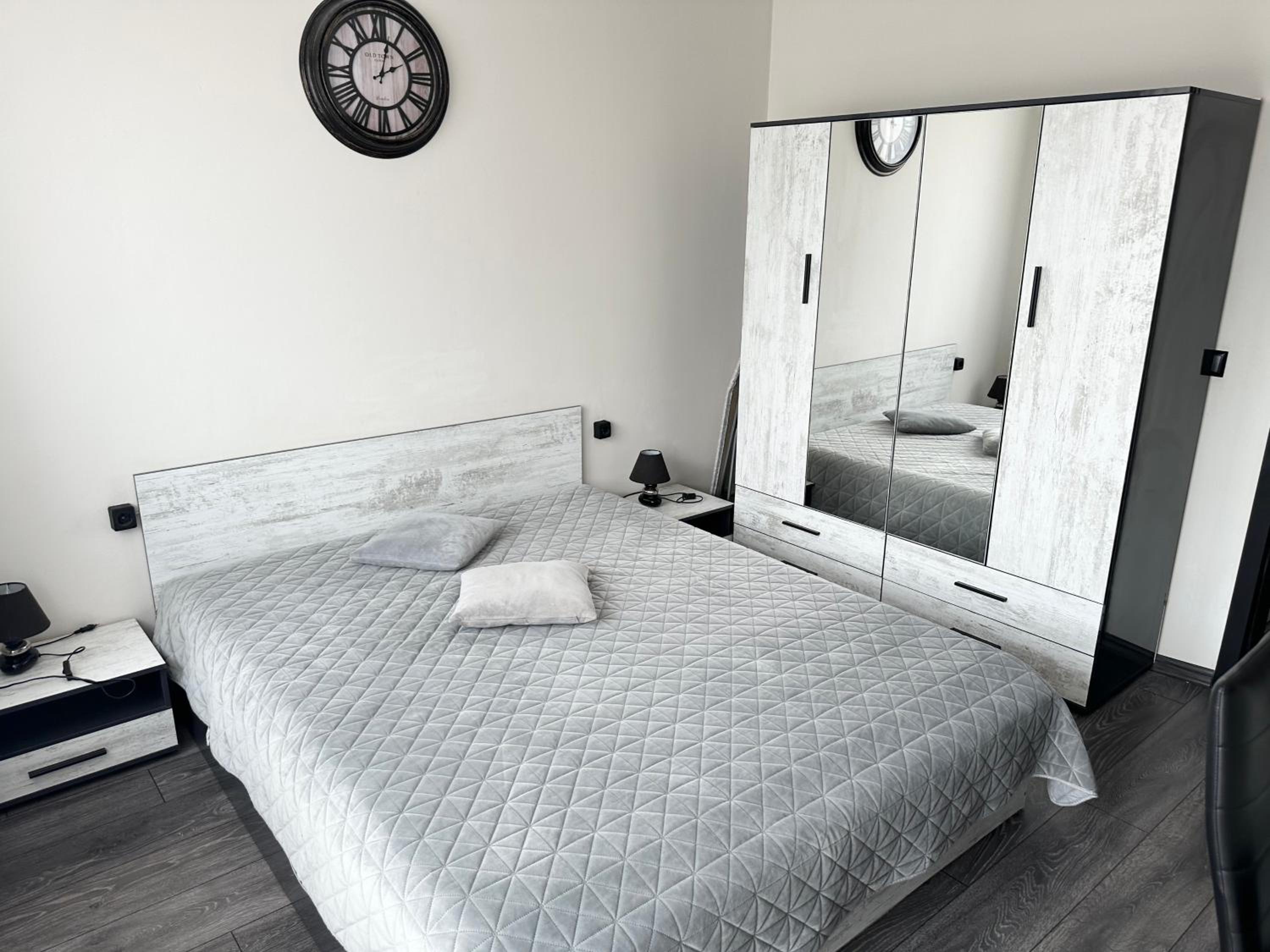 One-Bedroom Apartment - Photo 7