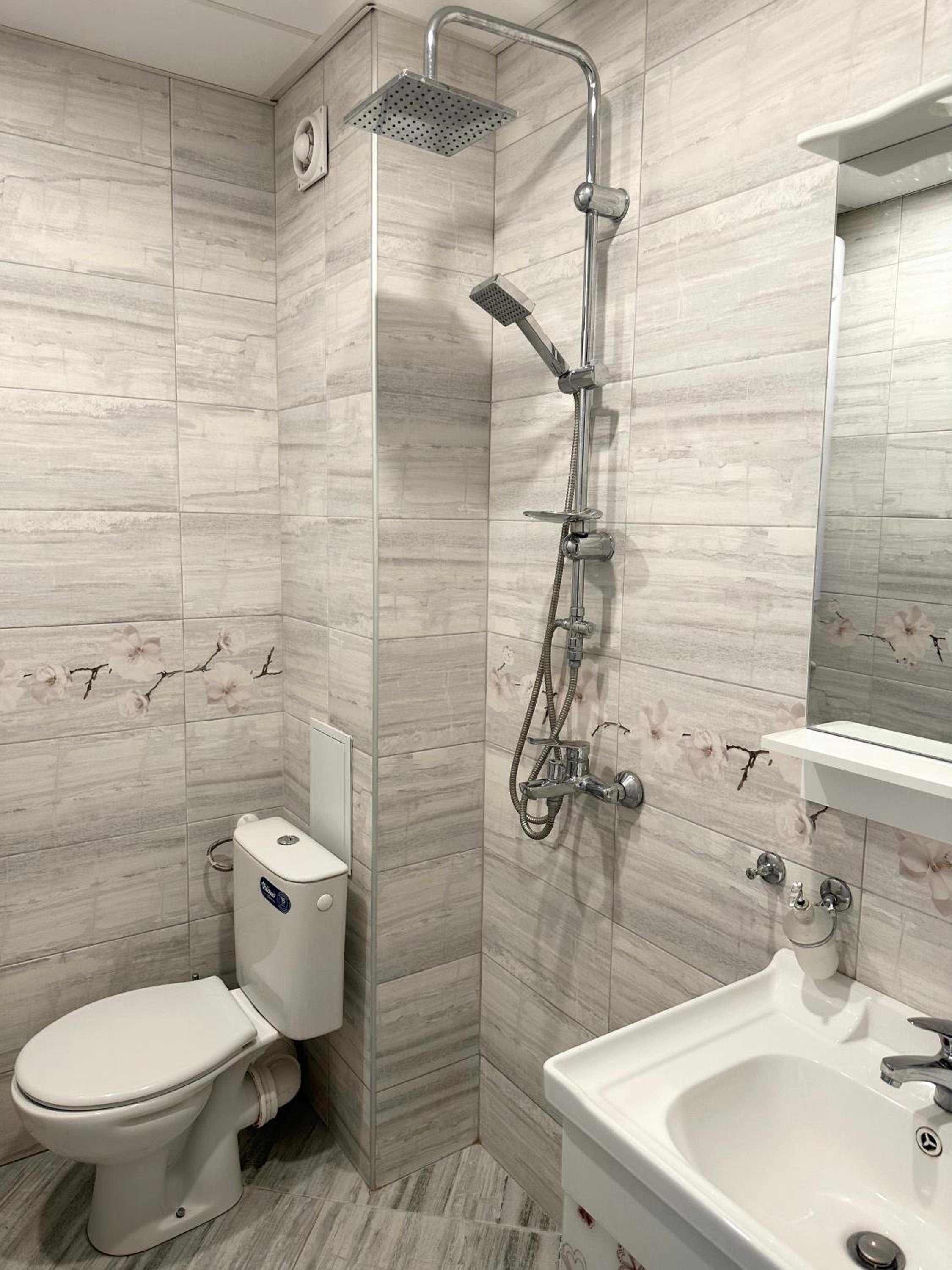 One-Bedroom Apartment - Photo 28