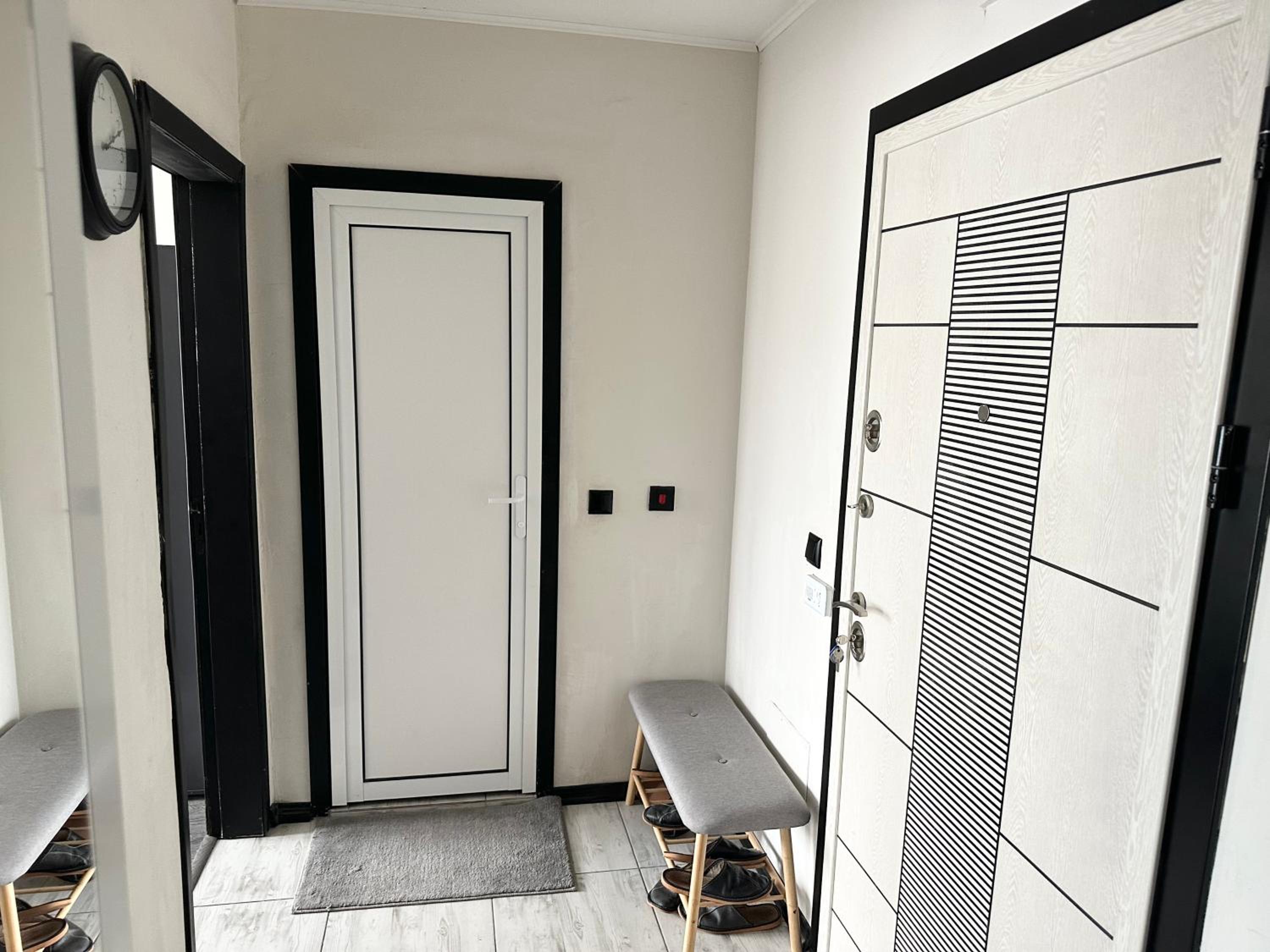 One-Bedroom Apartment - Photo 2