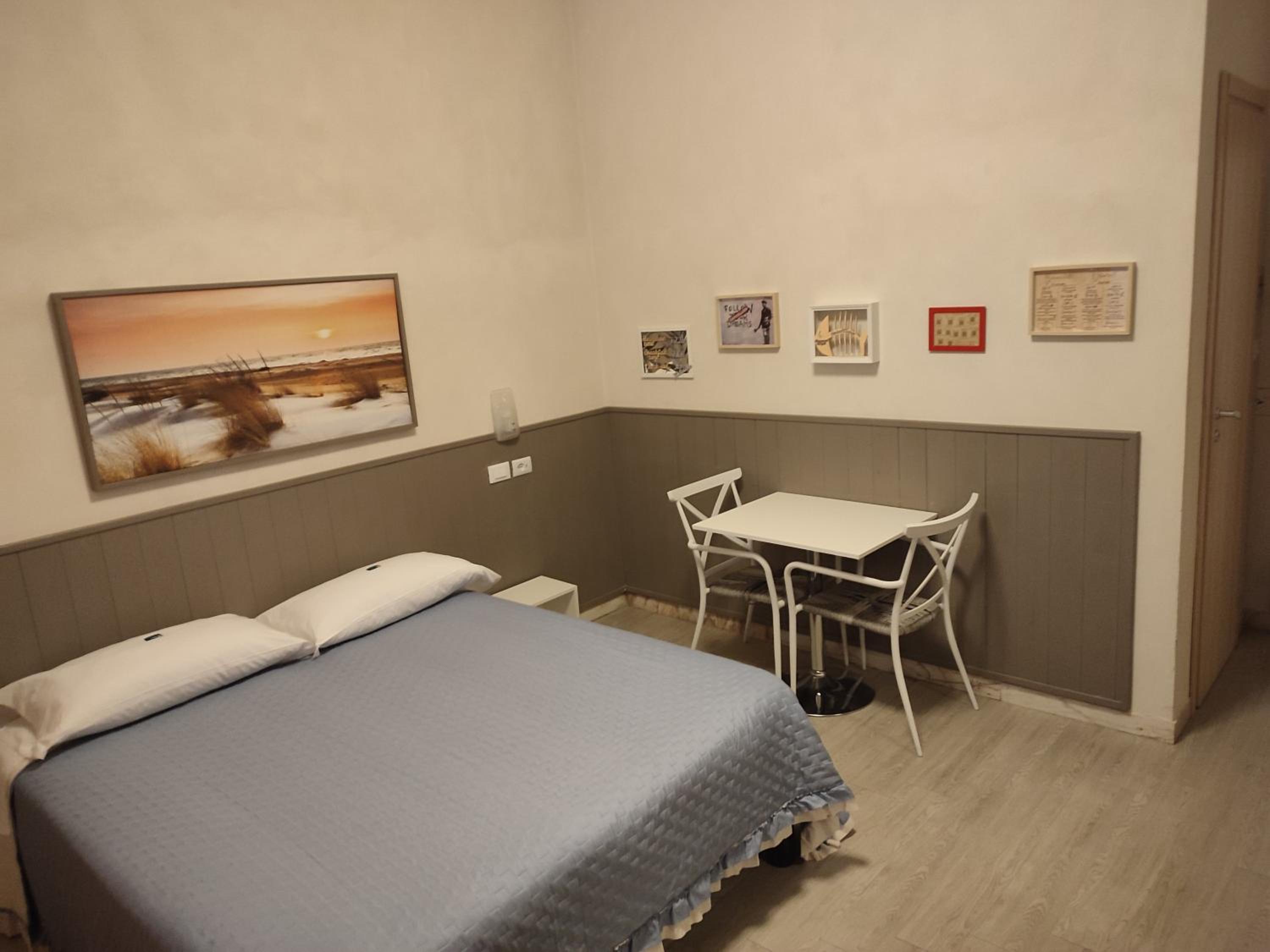 Large Double Room with Garden View - Photo 1
