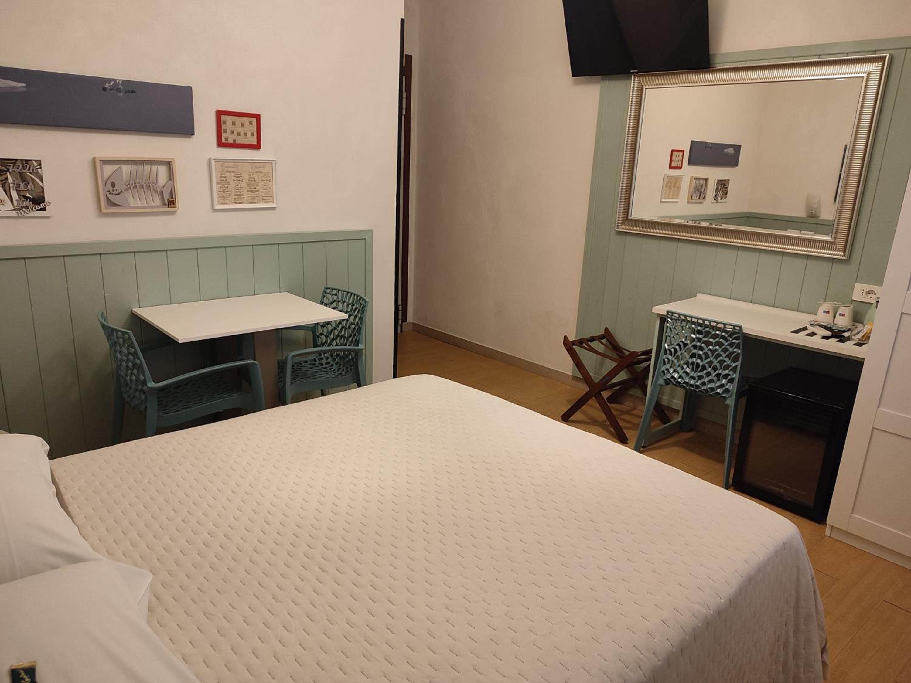 Large Double Room with Garden View - Photo 6