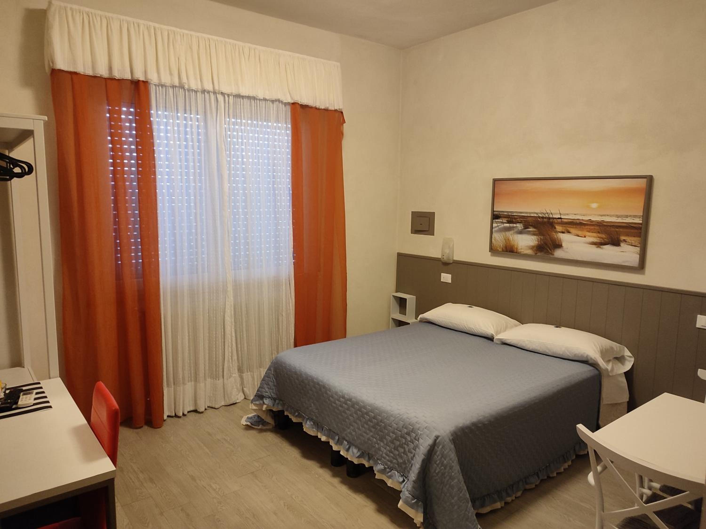 Large Double Room with Garden View - Photo 4
