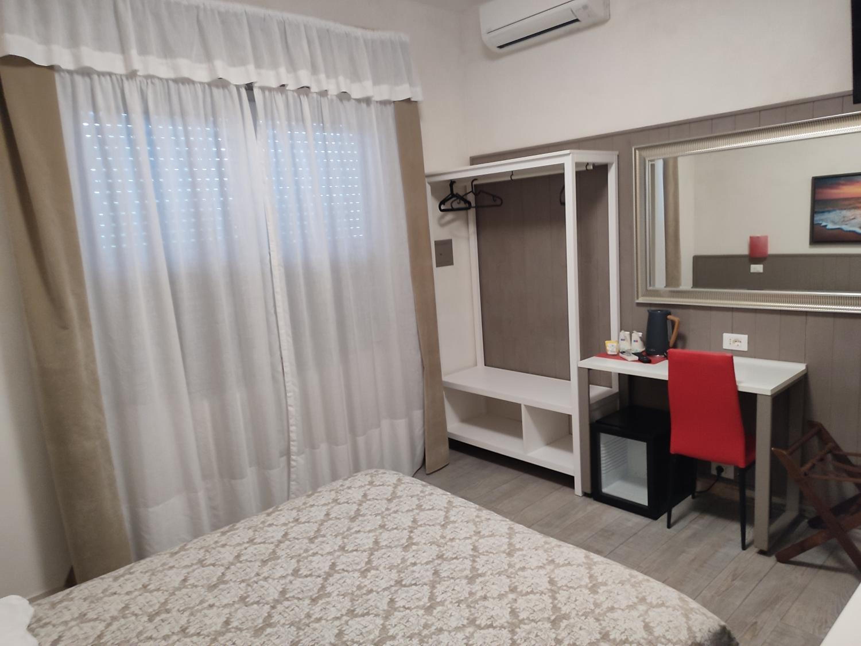 Large Double Room with Garden View - Photo 3