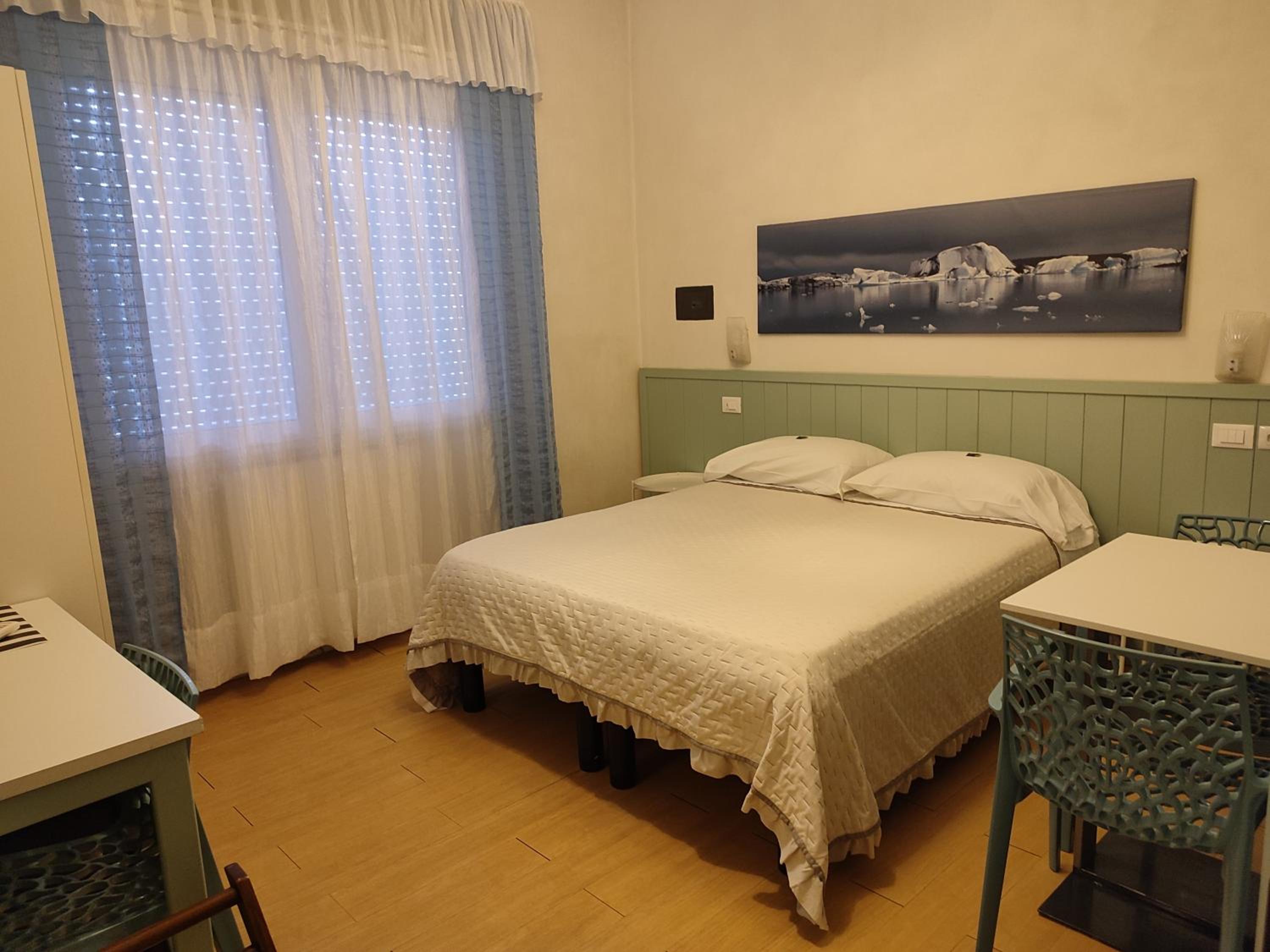 Large Double Room with Garden View - Photo 7