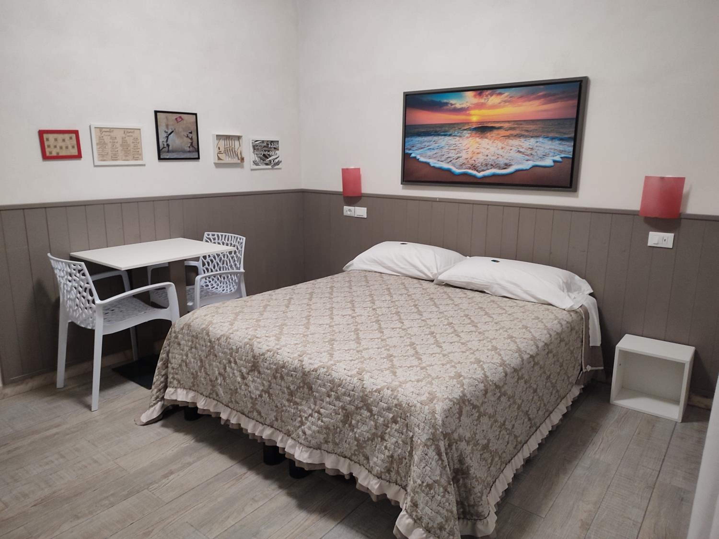 Large Double Room with Garden View - Photo 8