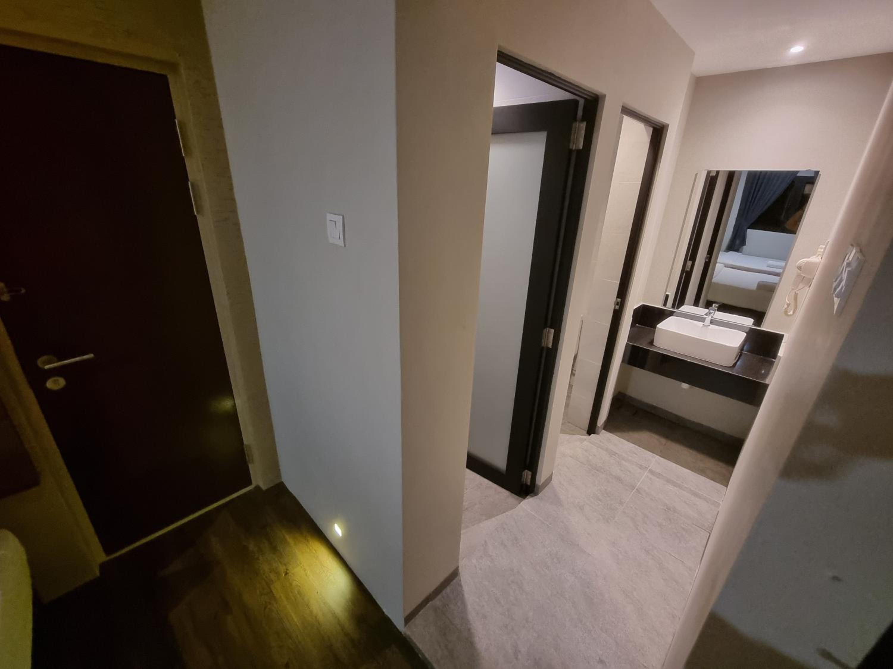 Family 2 Queen Room with Window