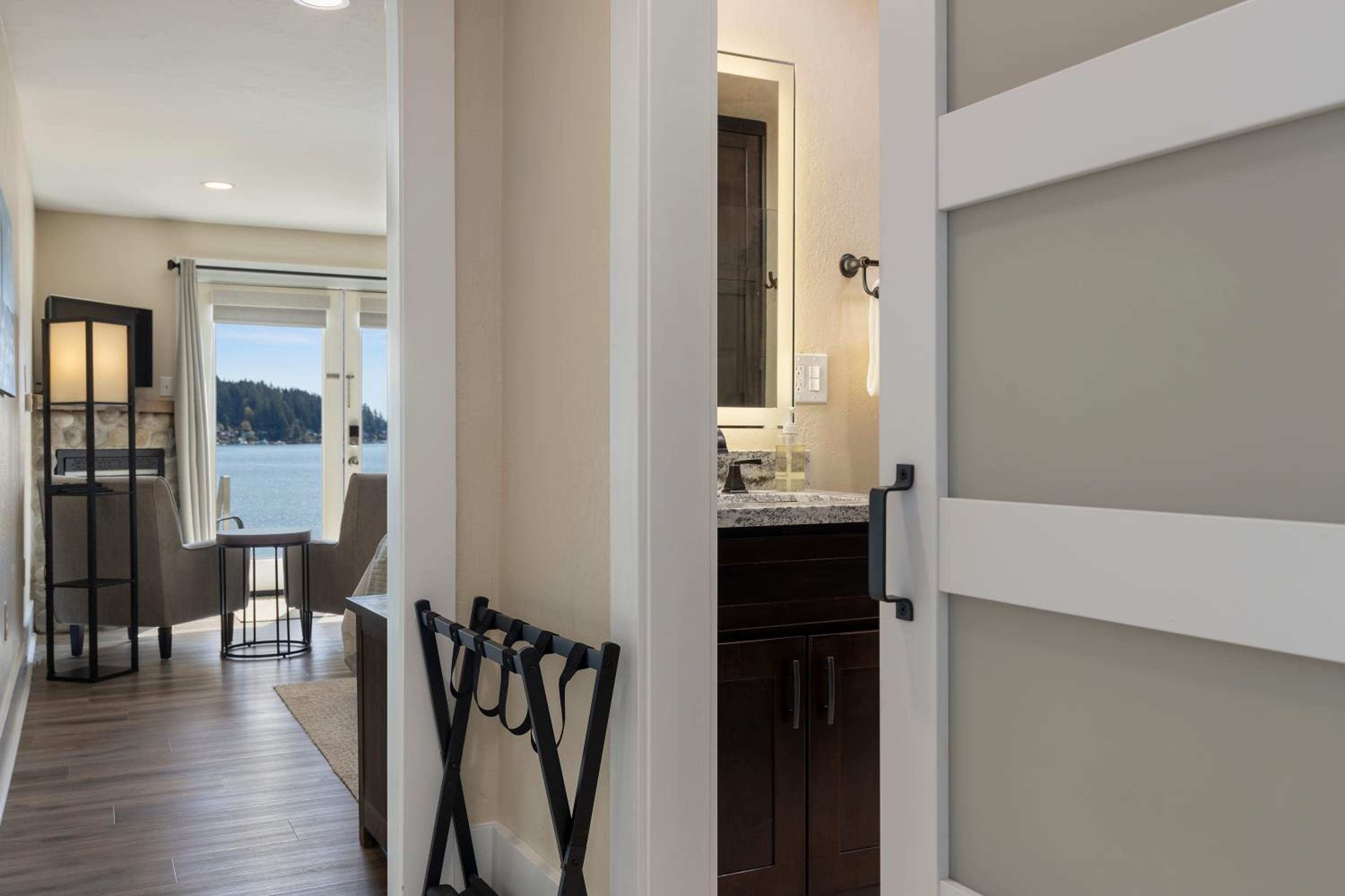 Superior King Room with Sea View - Photo 7