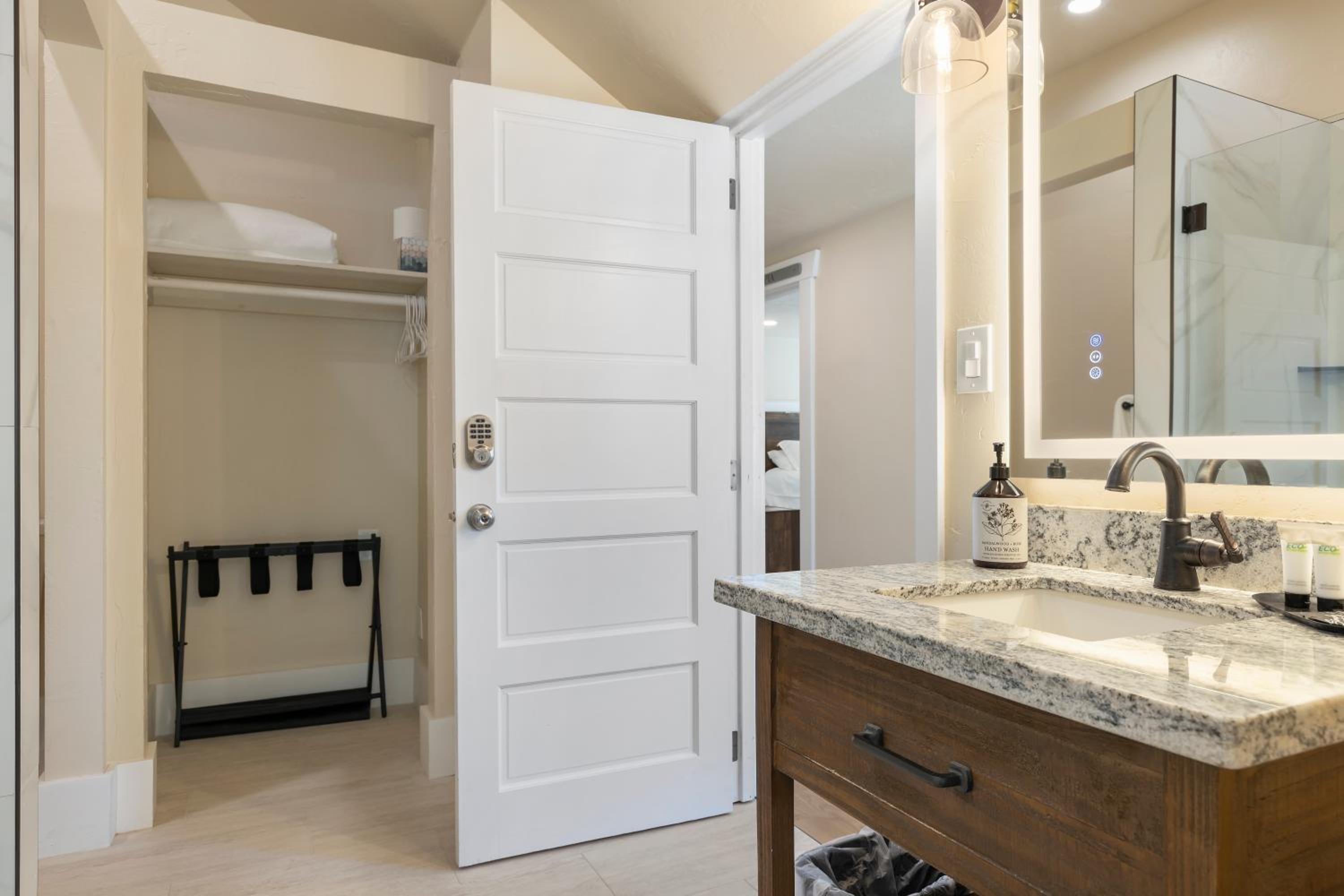 Two-Bedroom Suite photo 2