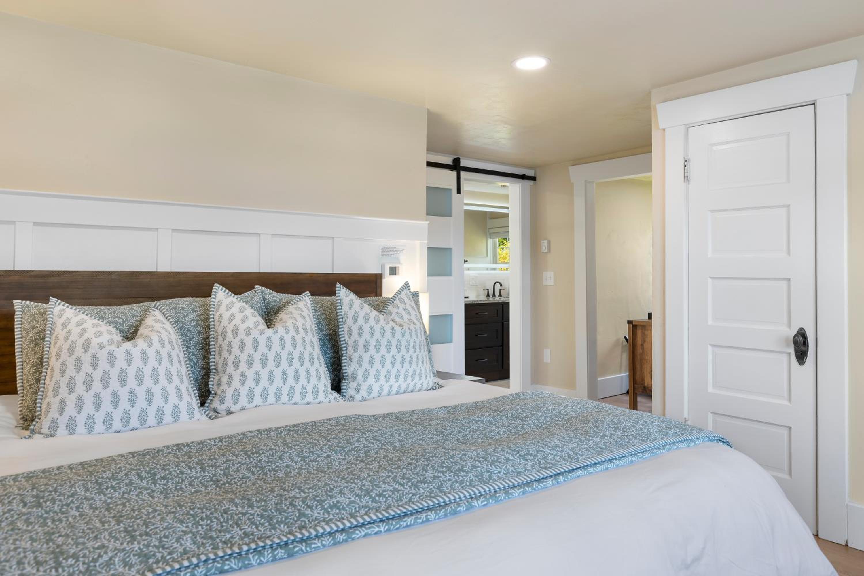 Deluxe Double Room with Sea View - Photo 5