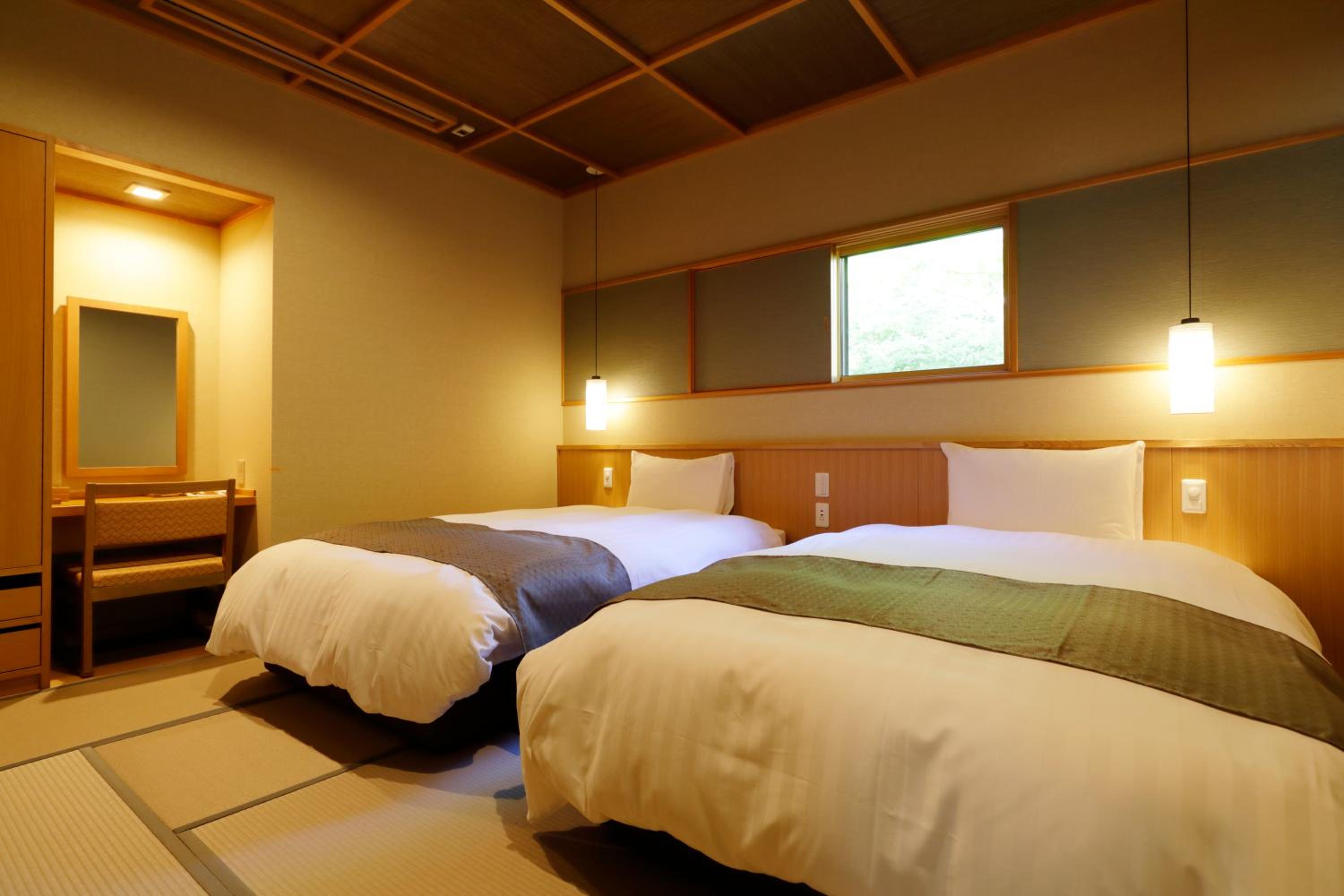 Superior Japanese Style Twin Room with Hot Spring Outside Bath photo 1