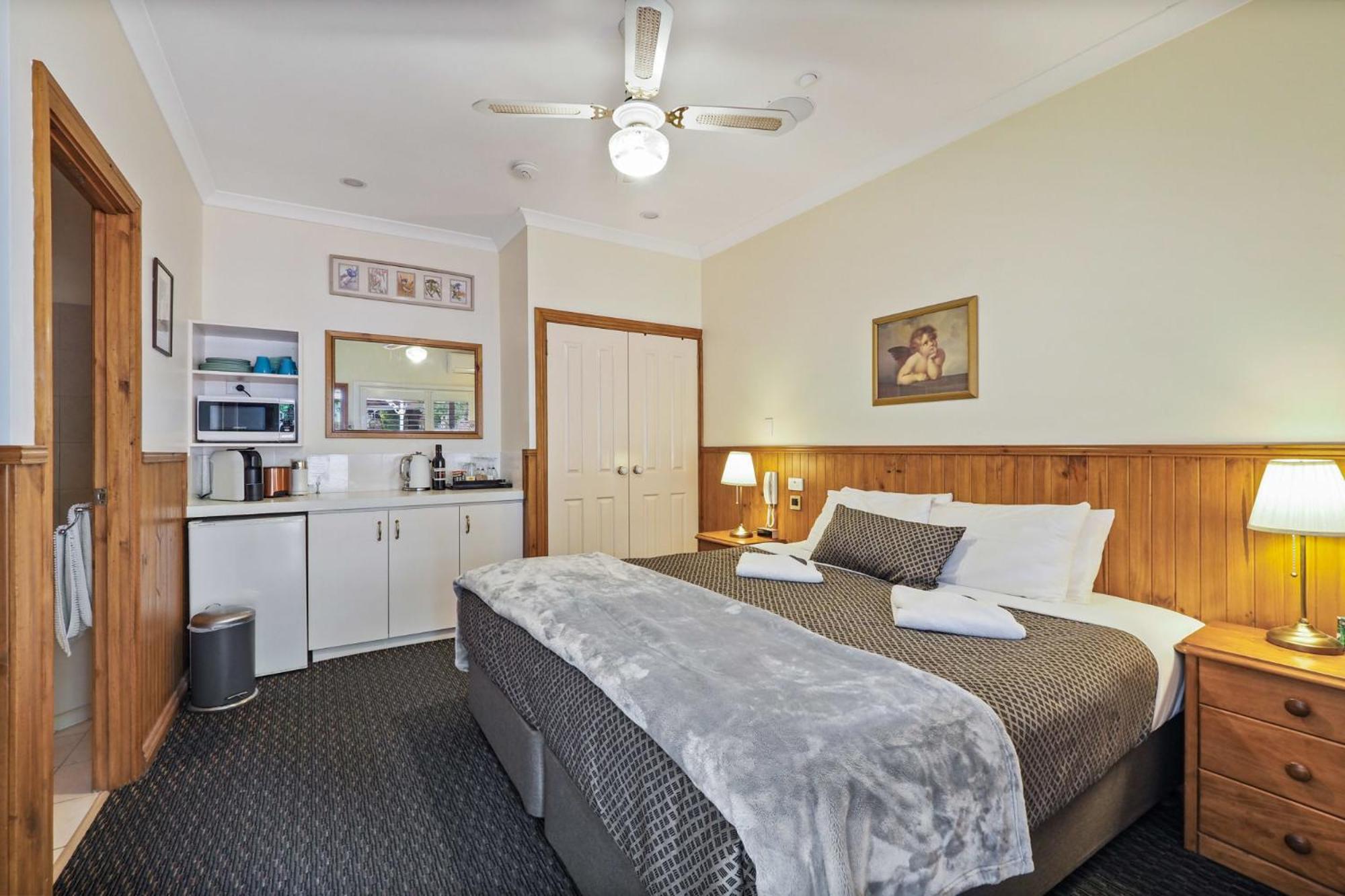 King Room with Spa Bath
