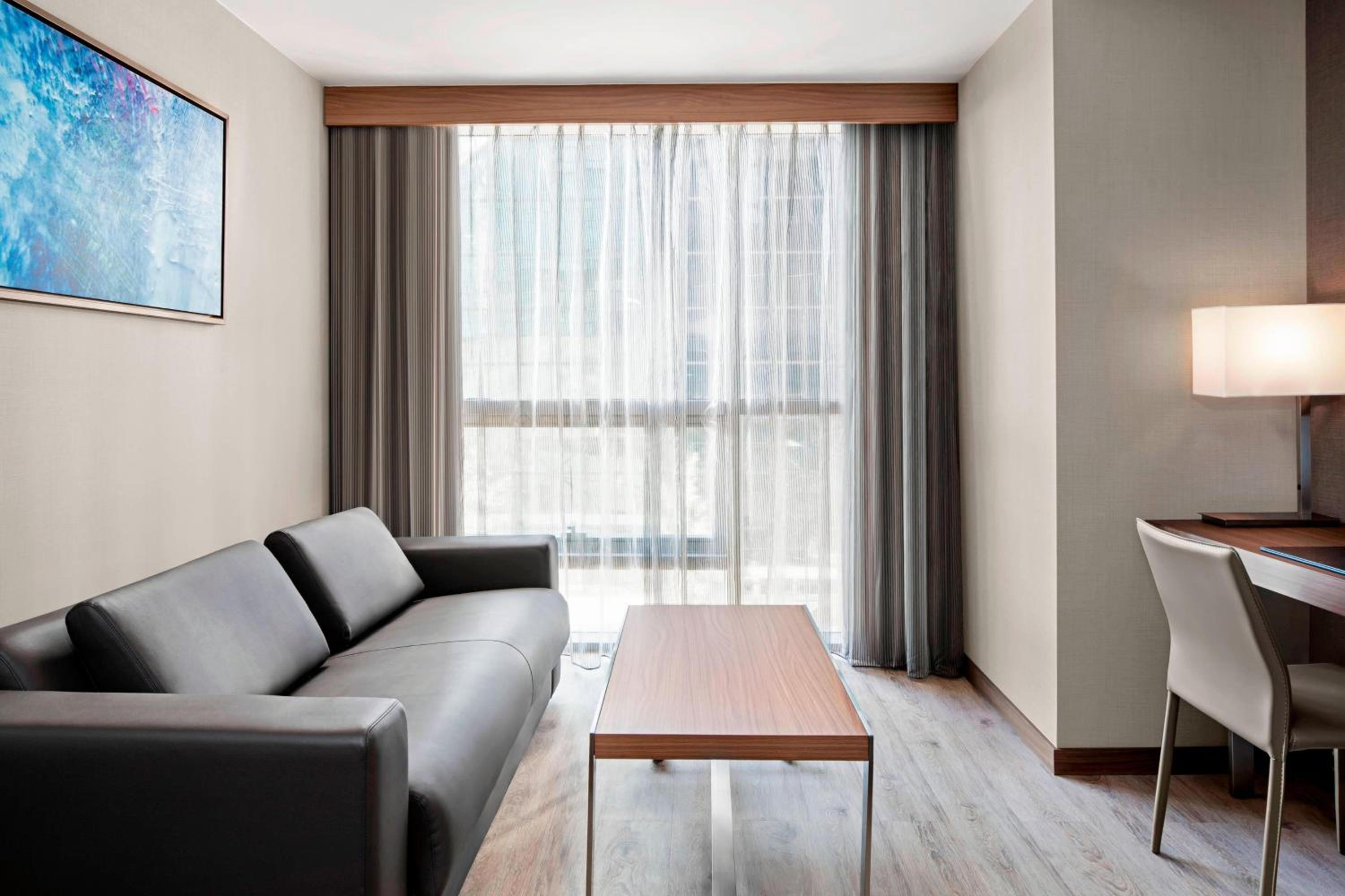 Double Room with Two Double Beds - Hearing Accessible thumbnail 6