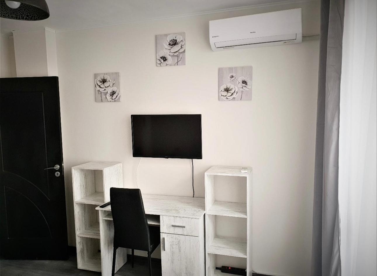 One-Bedroom Apartment - Photo 32