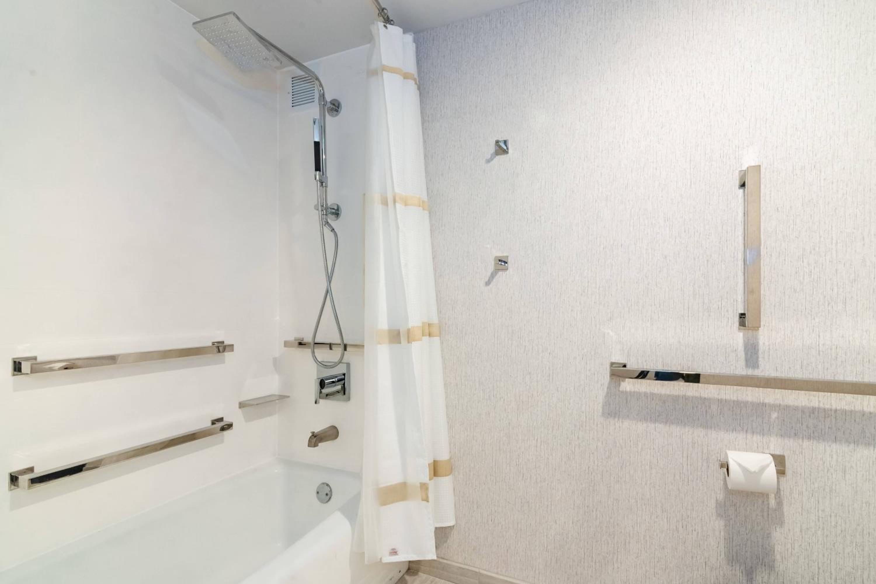 Concierge Level - King or Double Room - Photo 12