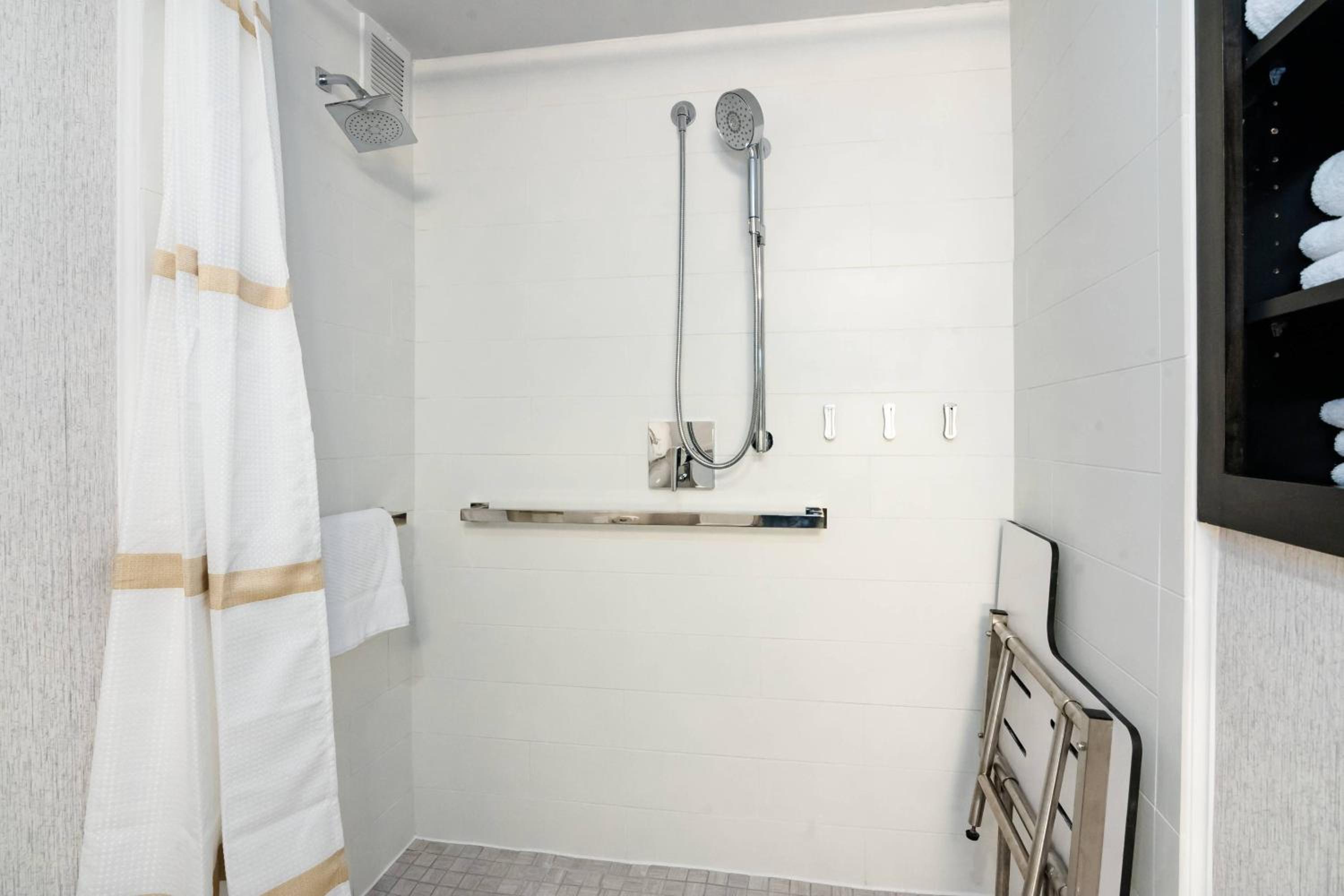 King or Double Room - Photo 5