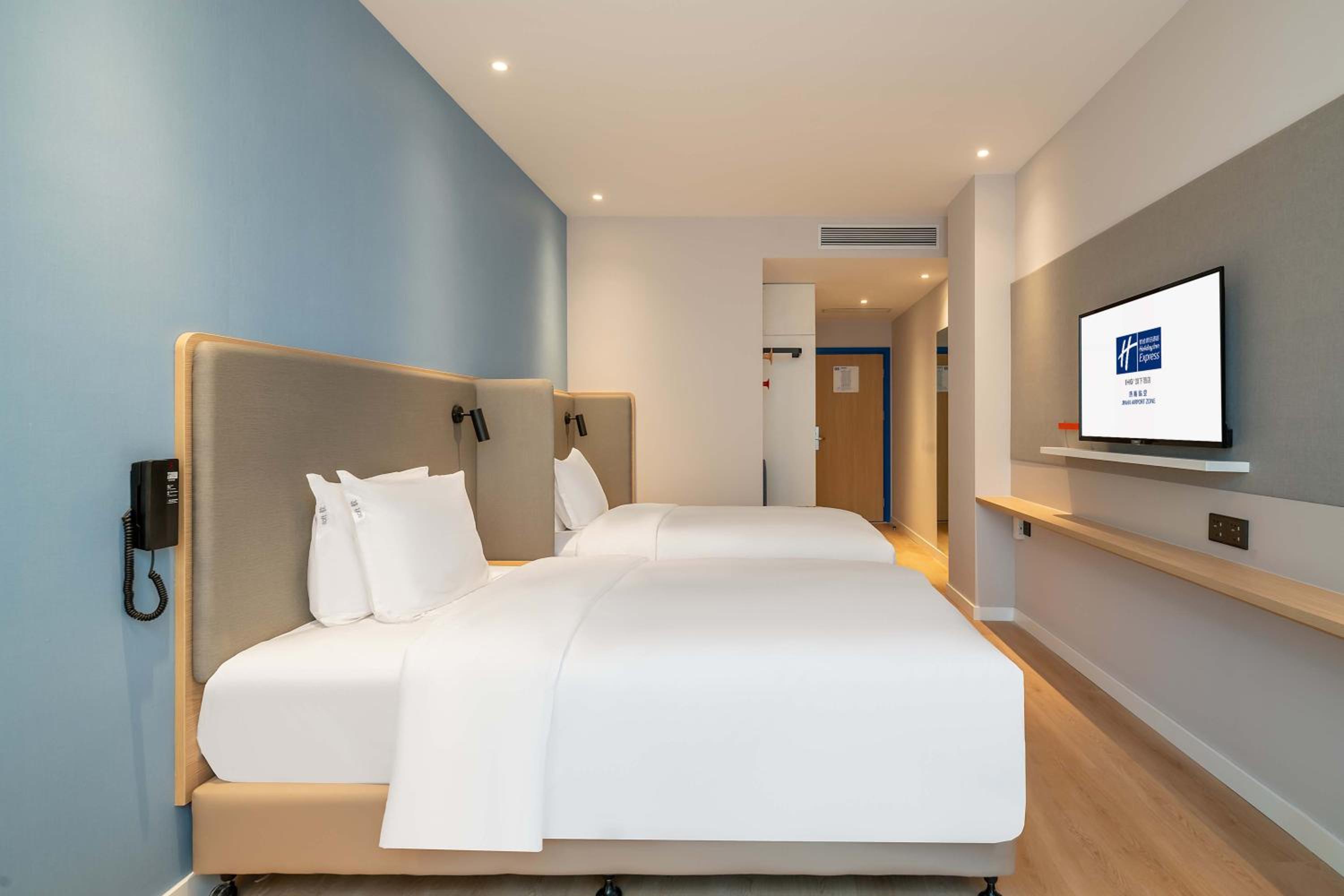 Standard Twin Room - Photo 4