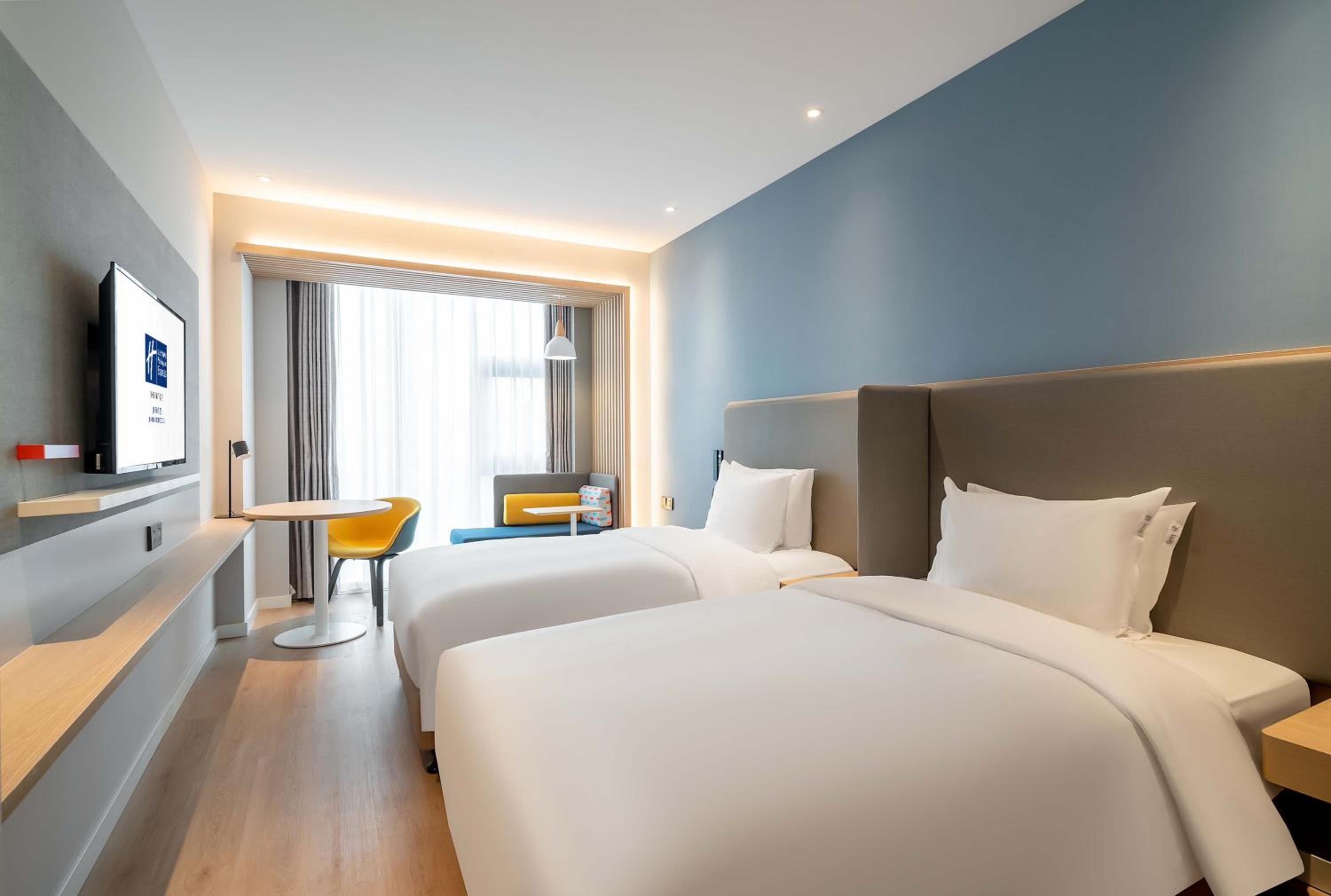 Standard Twin Room - Photo 1