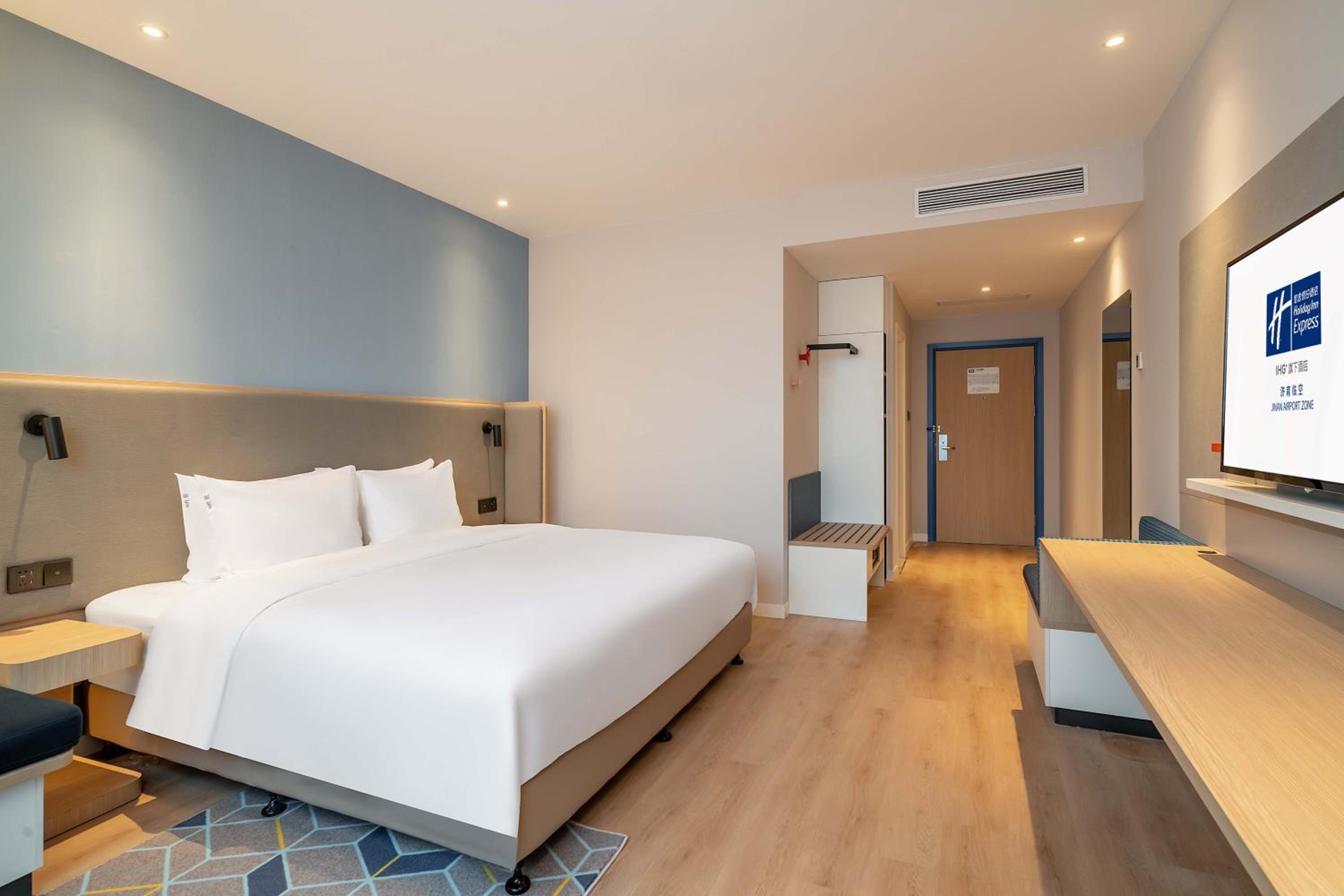 Standard King Room with Extra Floor Space - Photo 1