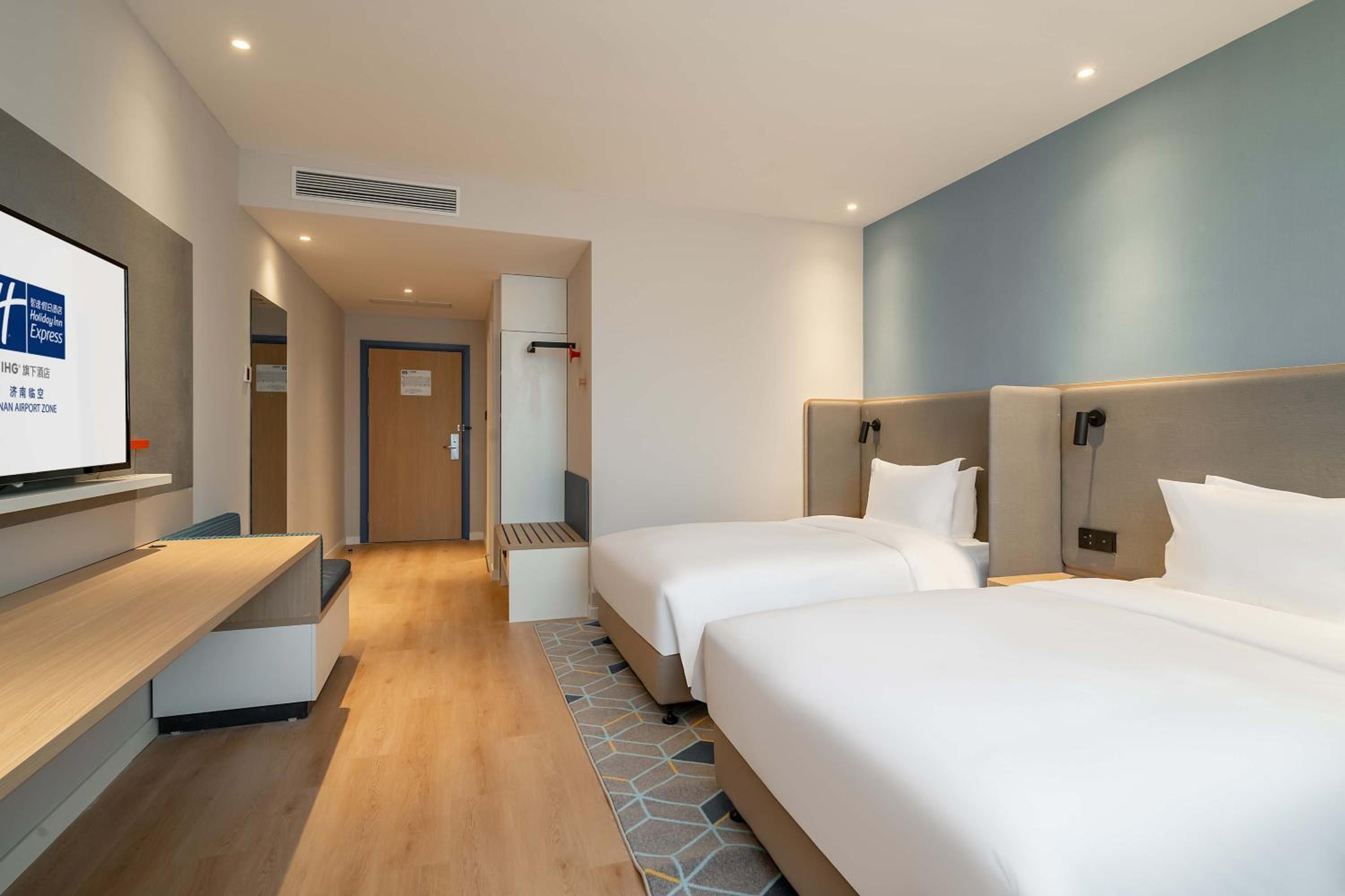 Standard Twin Room with Extra Floor Space photo 2