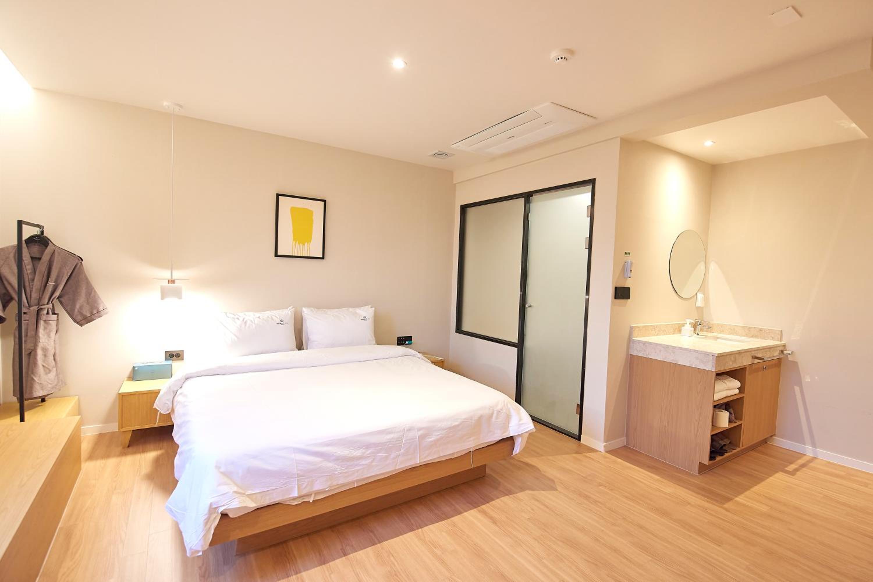 Deluxe Double Room - Photo 8