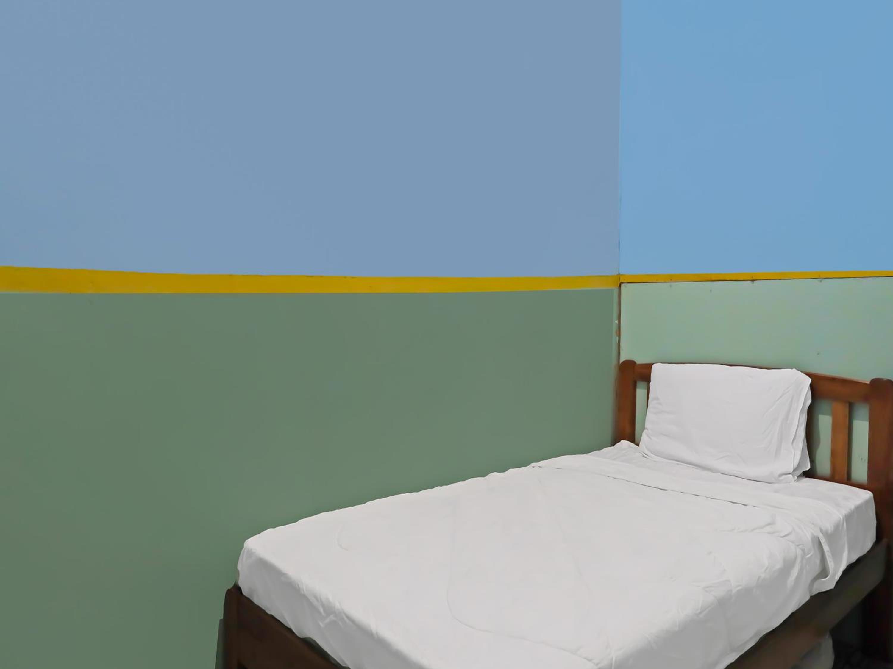 Small Single Room photo 2
