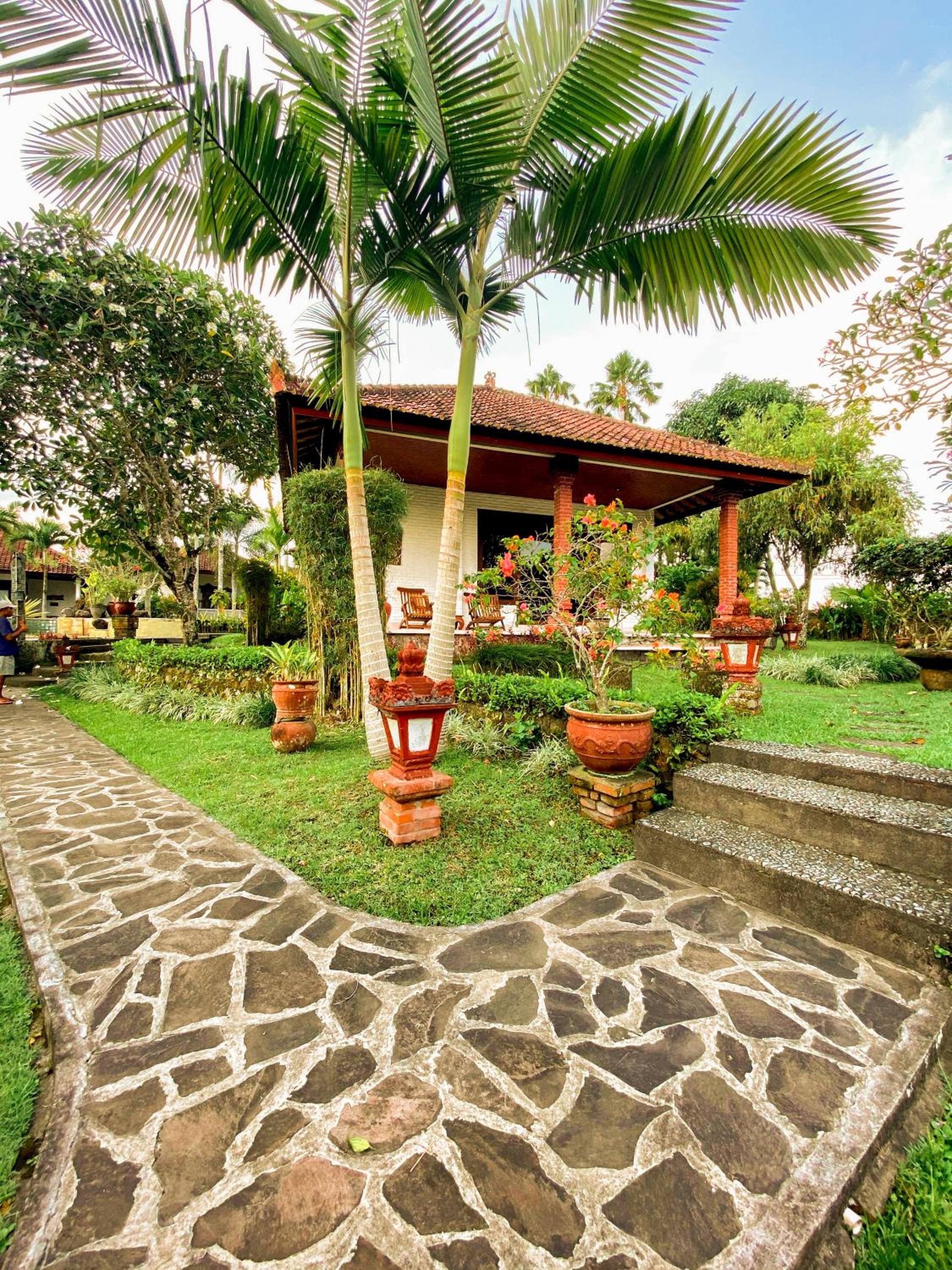 Bungalow with Garden View - Photo 2