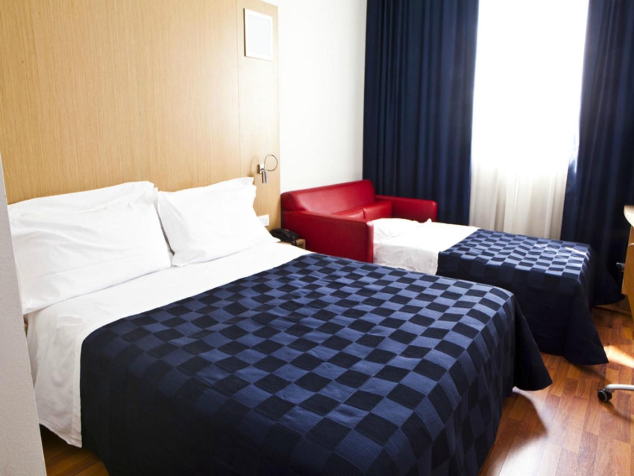 Triple Room (2 Adults + 1 Child) - Photo 2