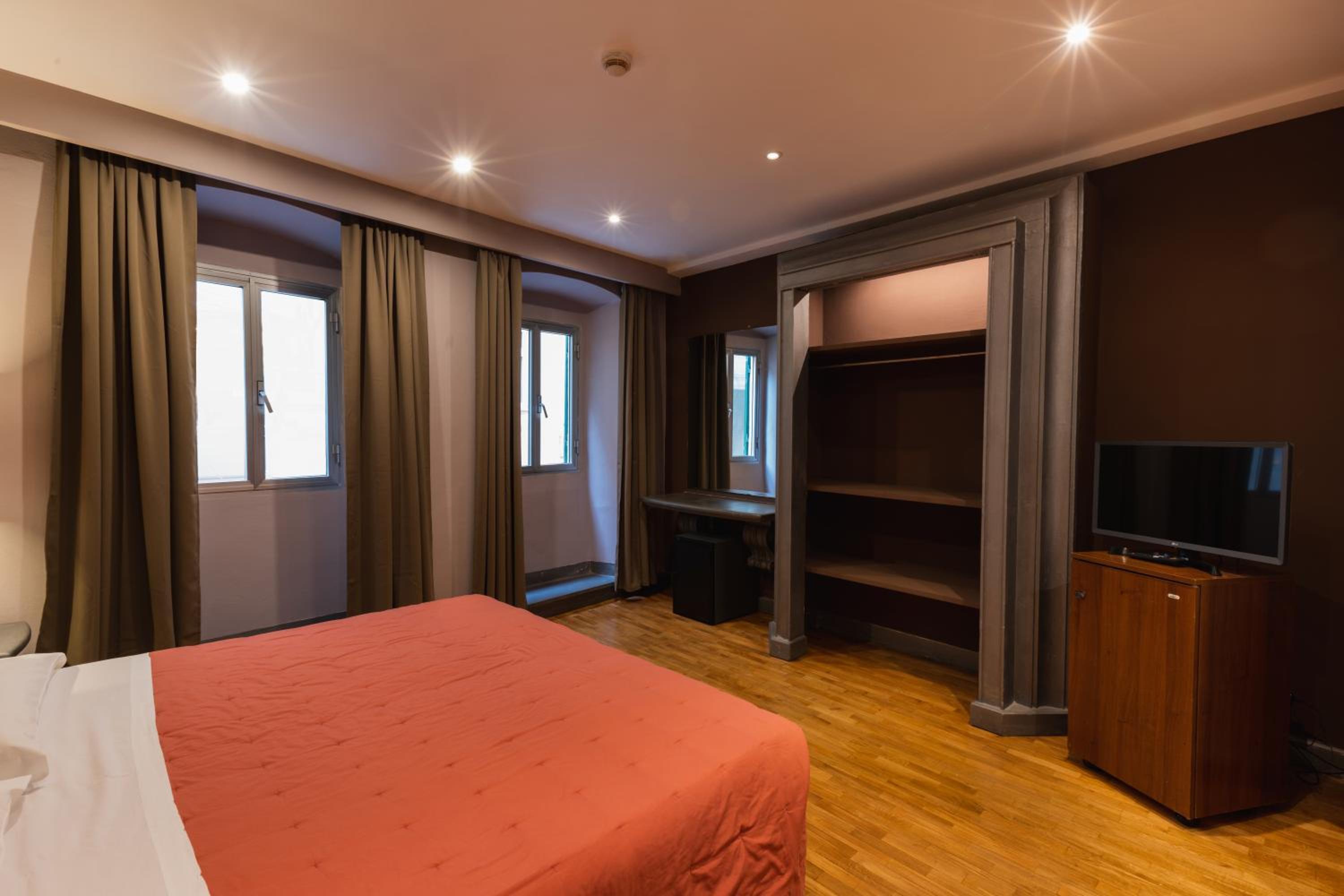 Classic Double or Twin Room - Photo 7