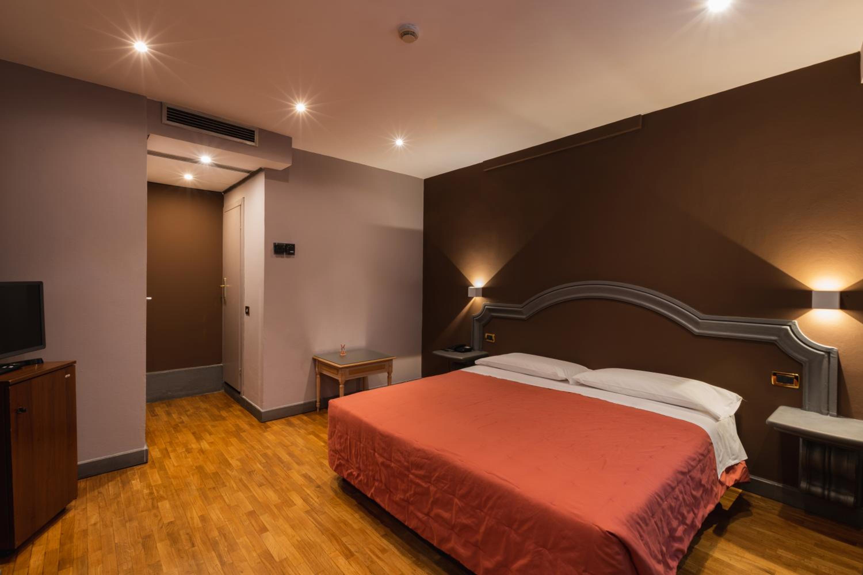 Classic Double or Twin Room - Photo 2