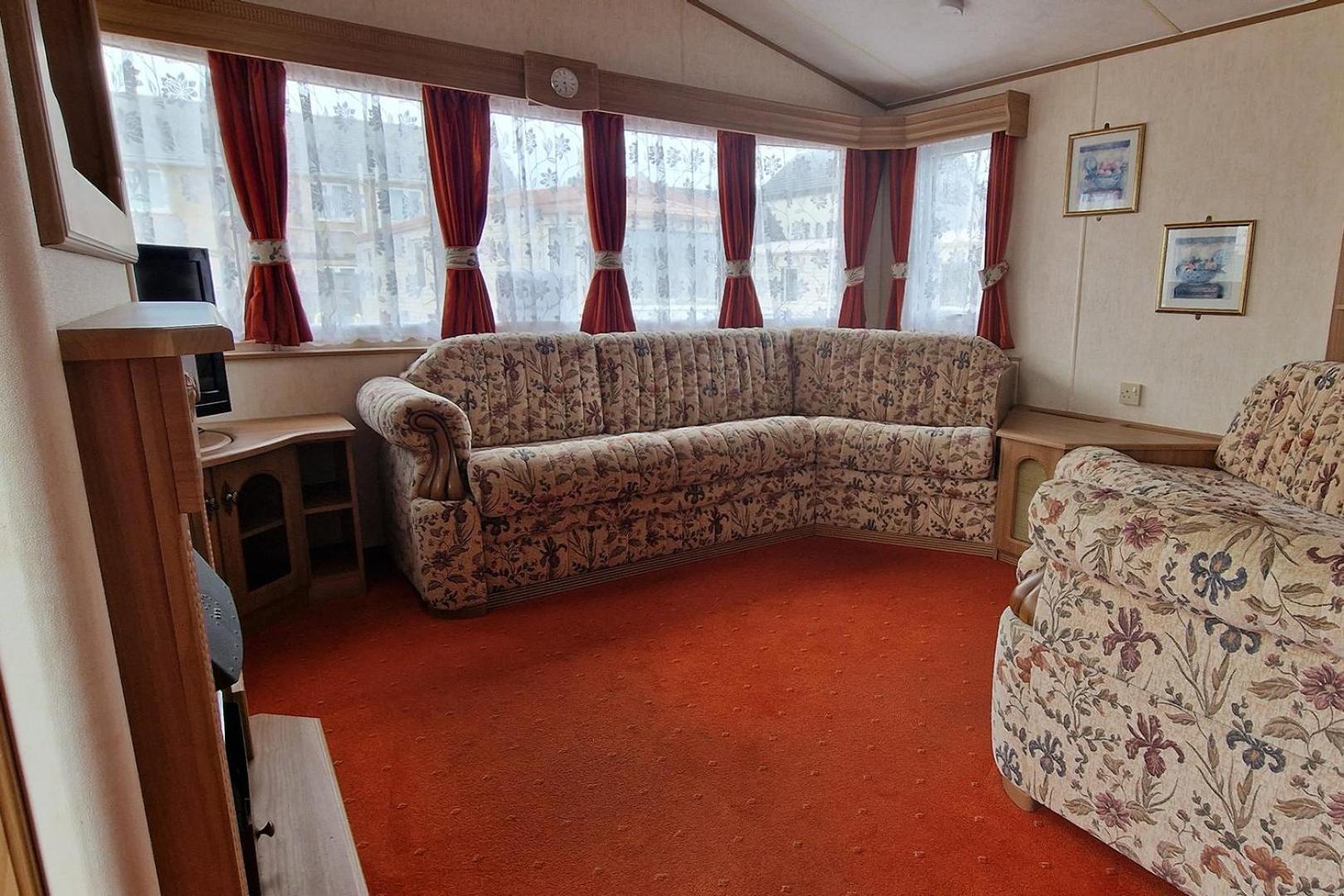 Mobile Home photo 1