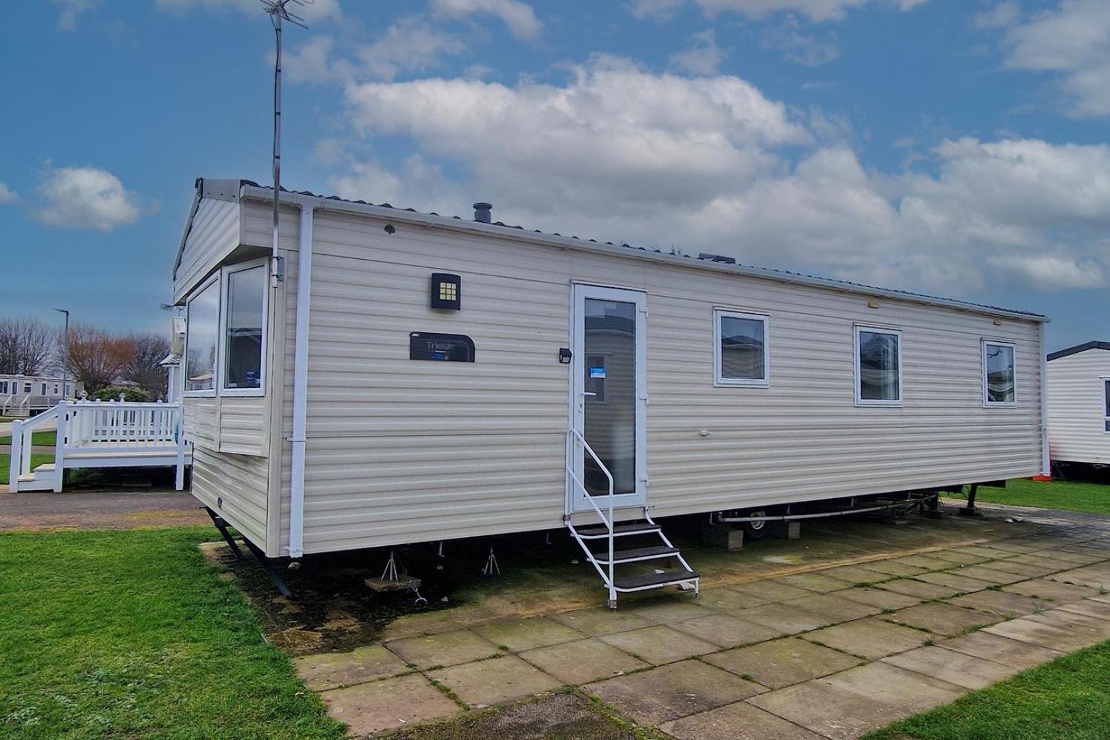 Mobile Home photo 3
