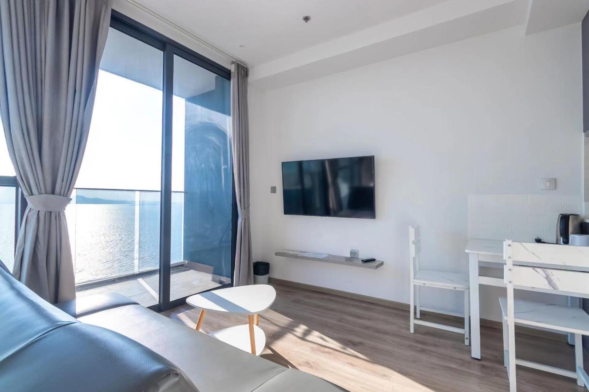 One-Bedroom Apartment - Photo 1
