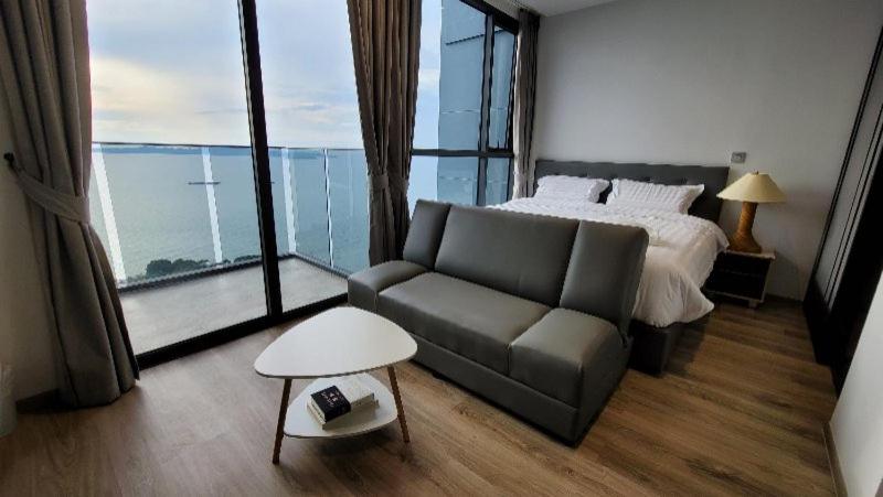 One-Bedroom Apartment - Photo 14
