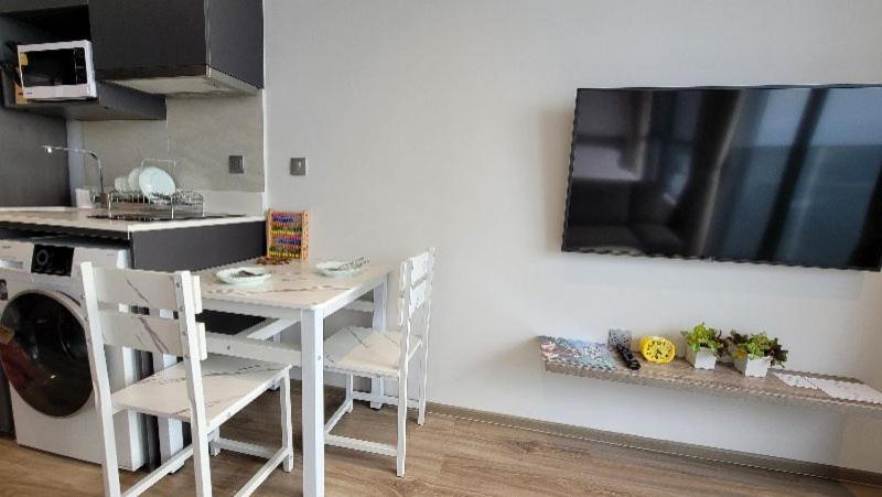 One-Bedroom Apartment - Photo 12